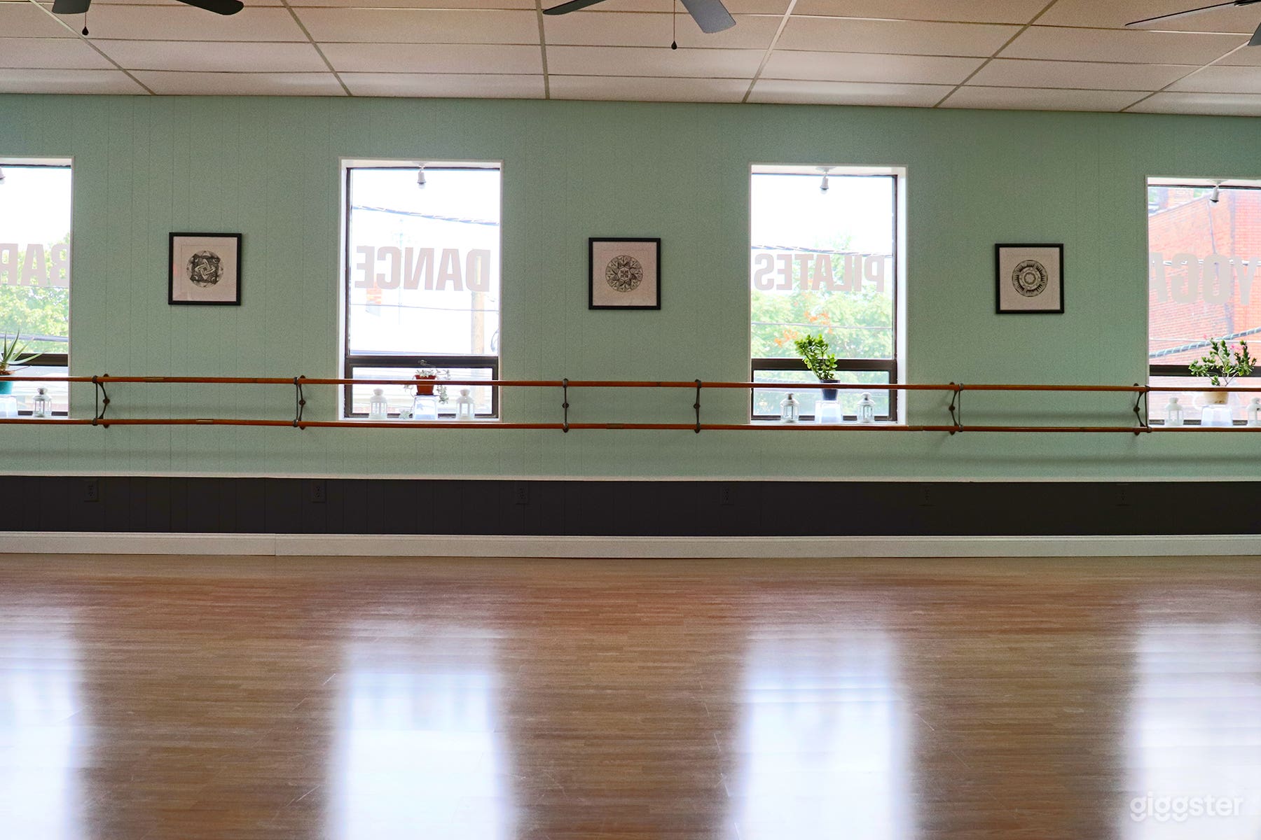 Spacious Sun Drenched Dance Studio  Photo 3