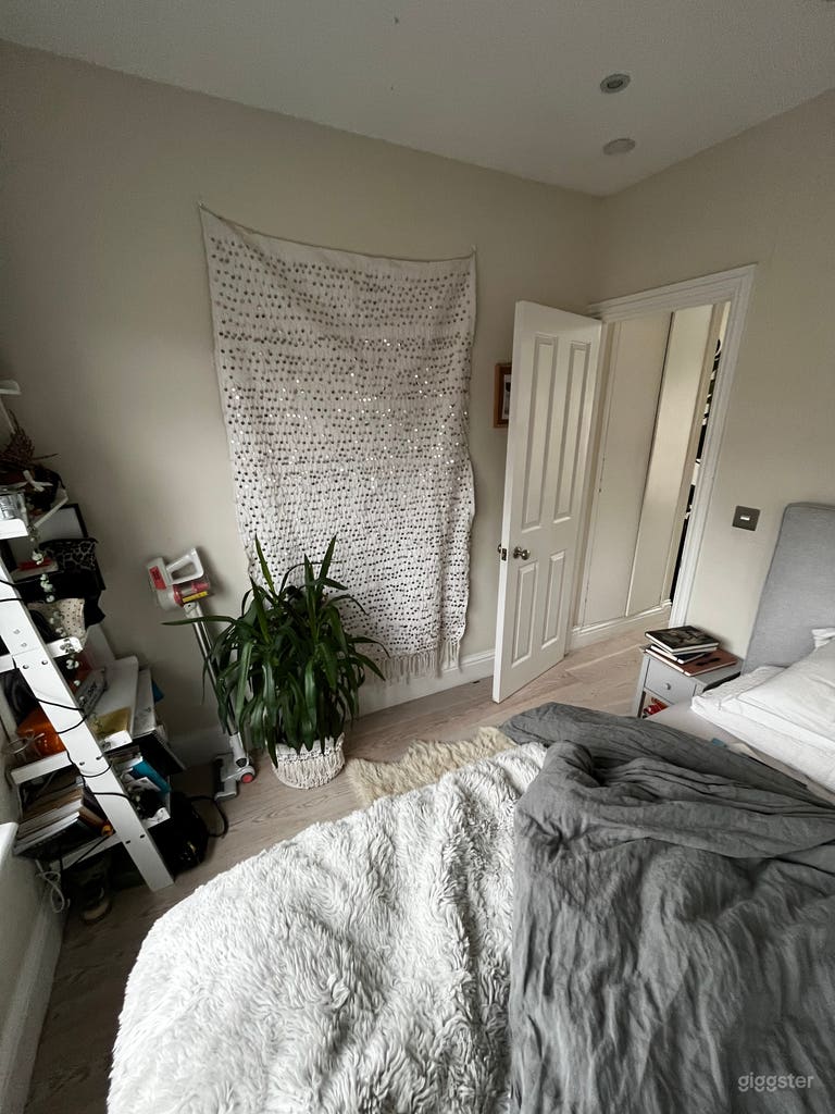  Other view of the bedroom. Furniture can be moved  