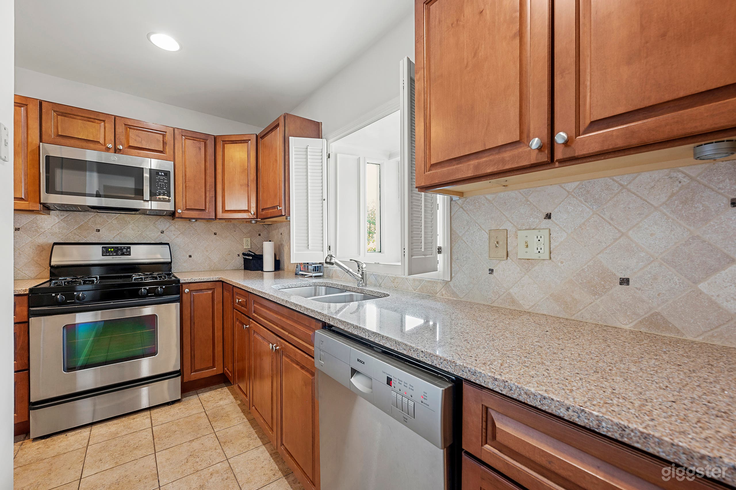 Sleek &amp; Stylish Designer Townhome in West Midtown Photo 3