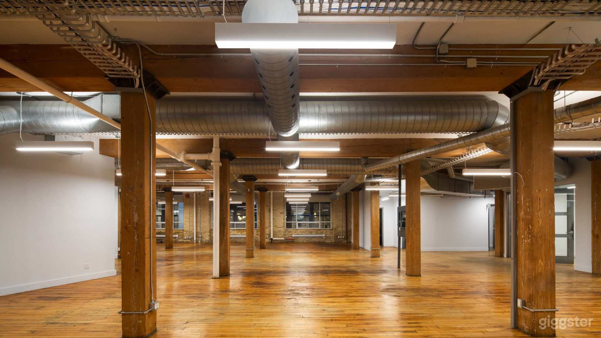 Timeless Historic Venue with Modern Amenities in DT Toronto Photo 4