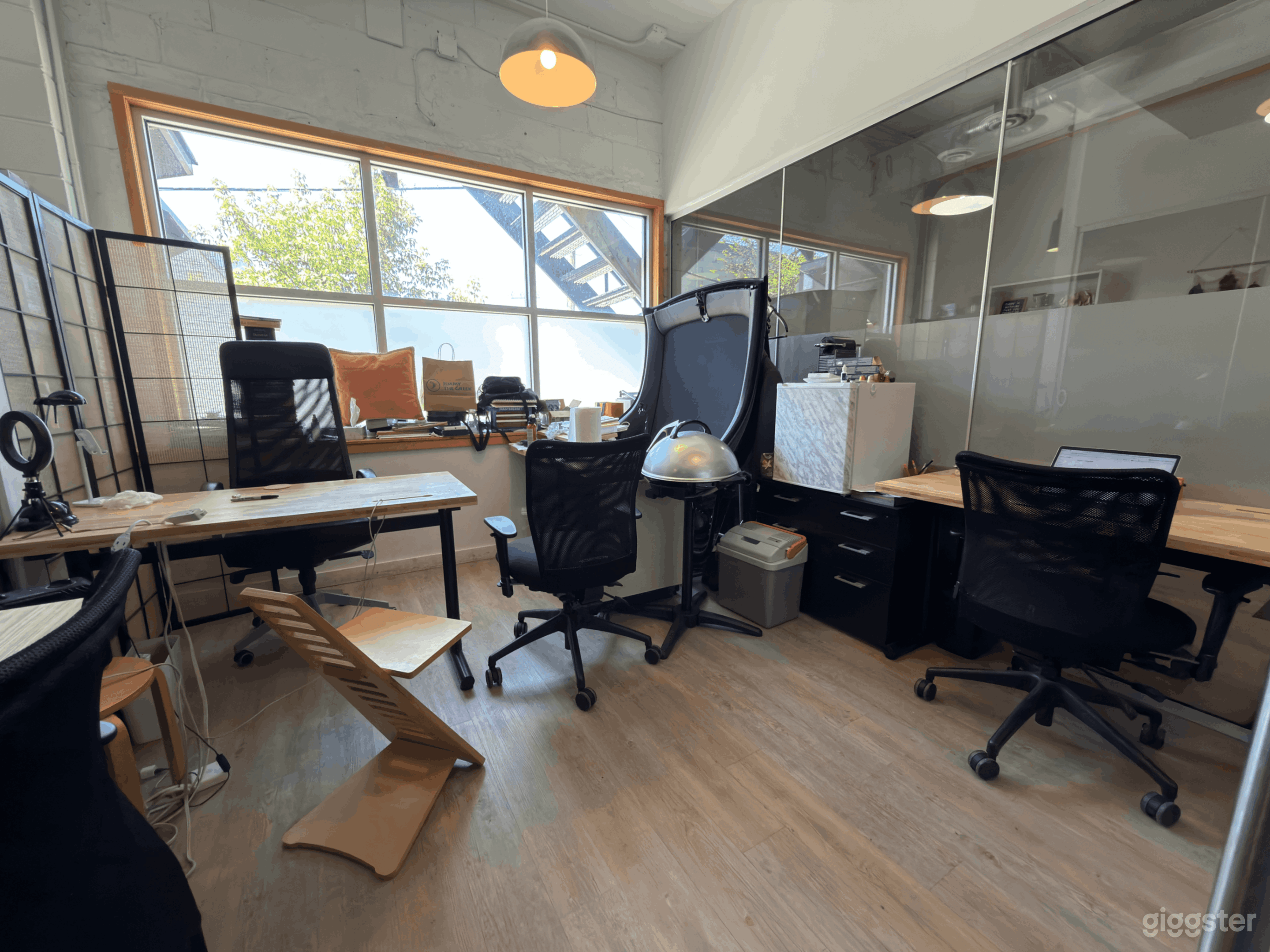 4-Person Office With Window Photo 3