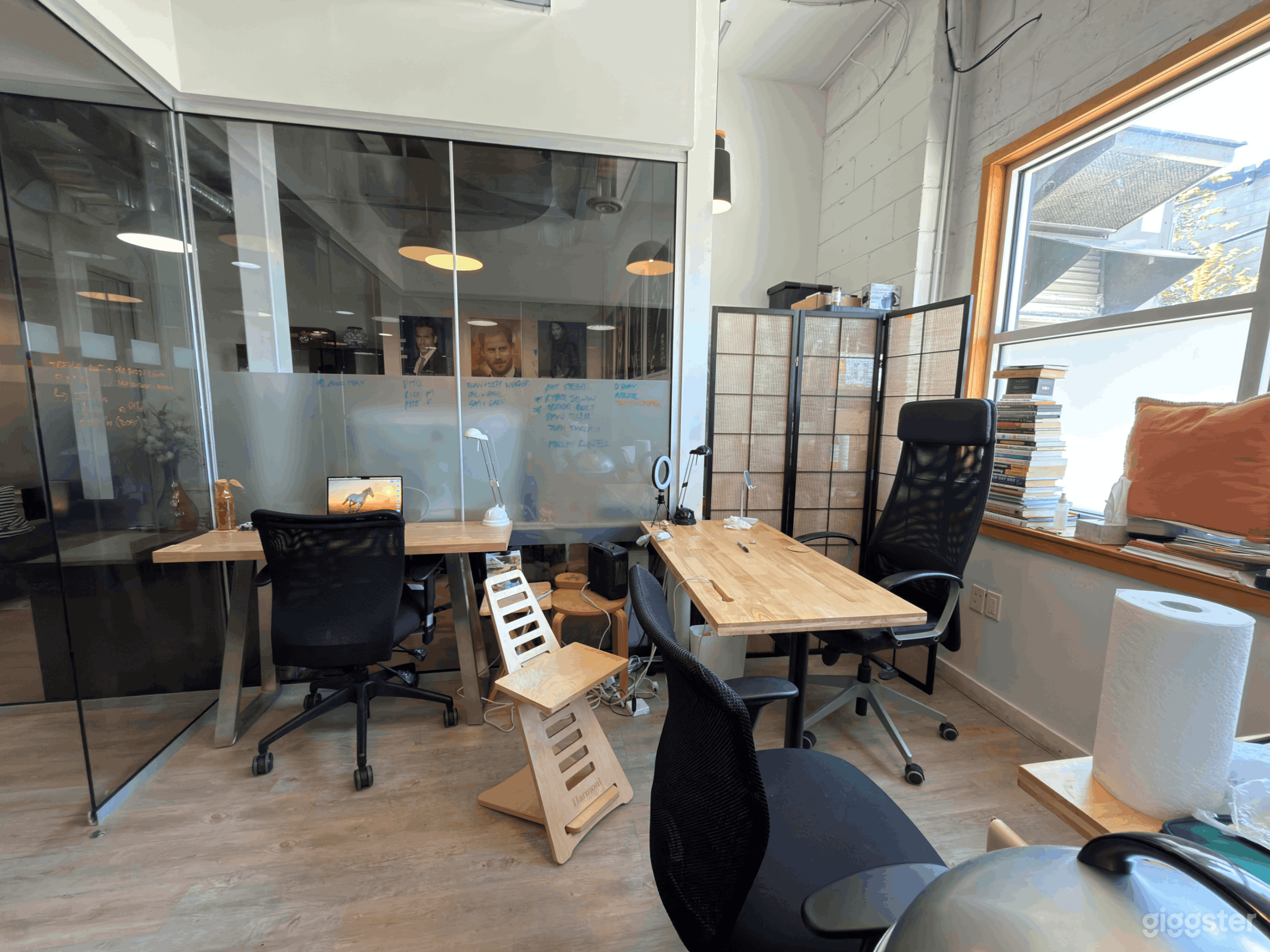 4-Person Office With Window Photo 4