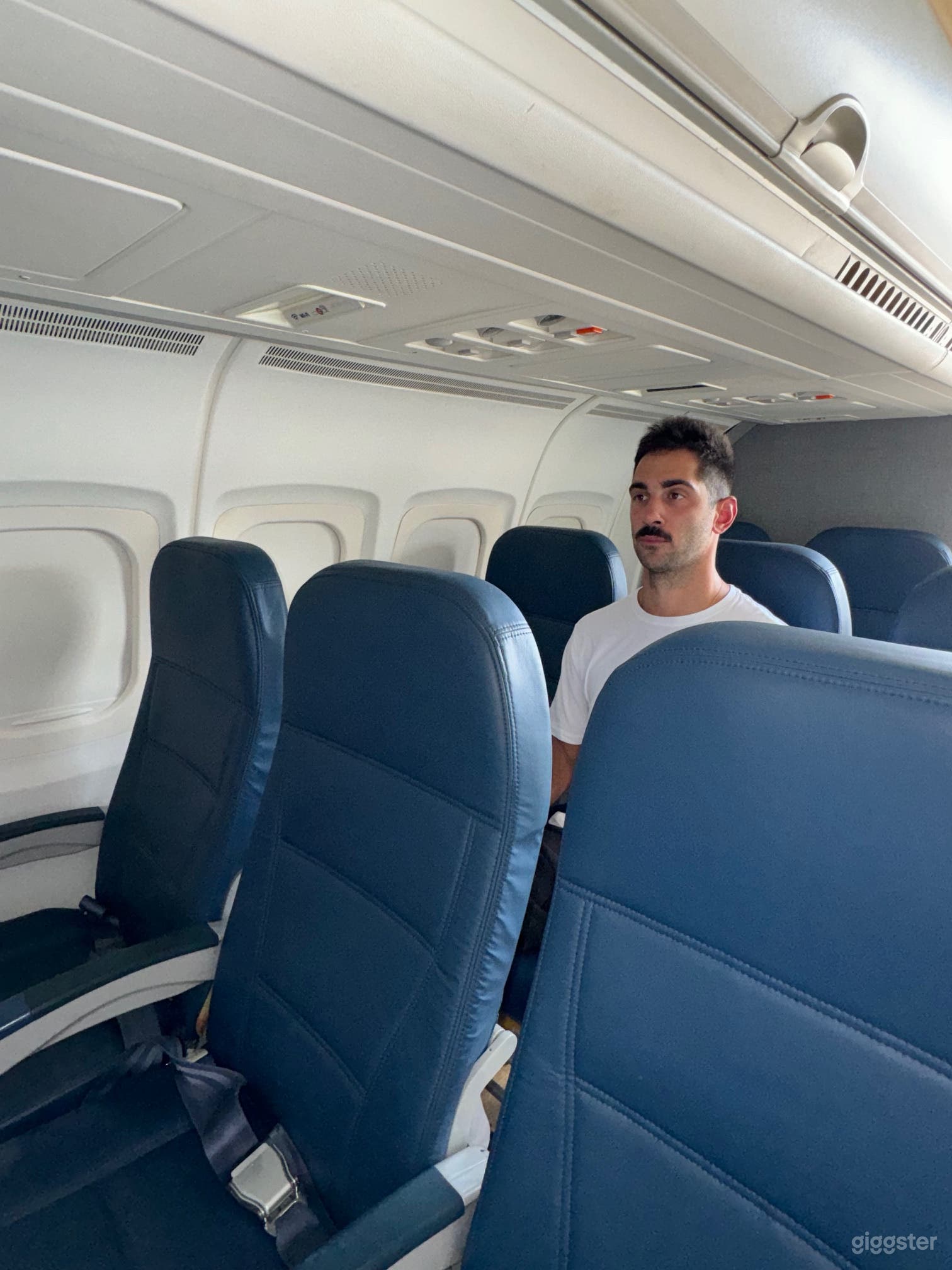 Amazing Realistic Airplane Set Photo 1