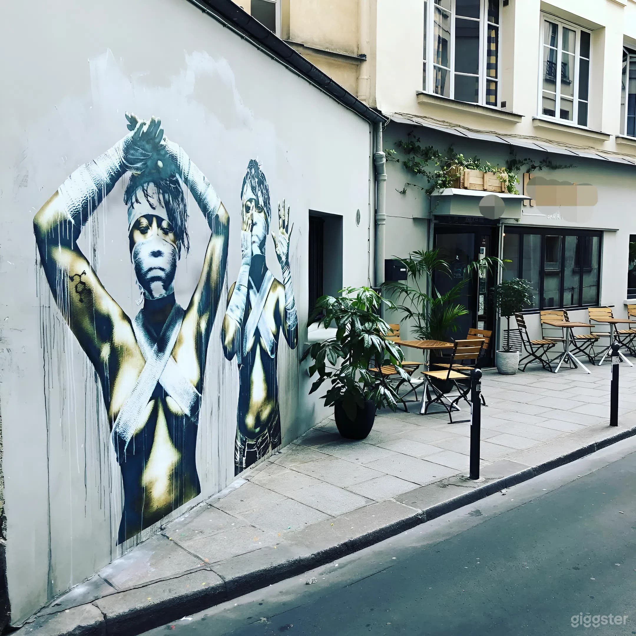 Cozy Paris Wine Bar with Indoor/Outdoor Seating for Events Photo 3