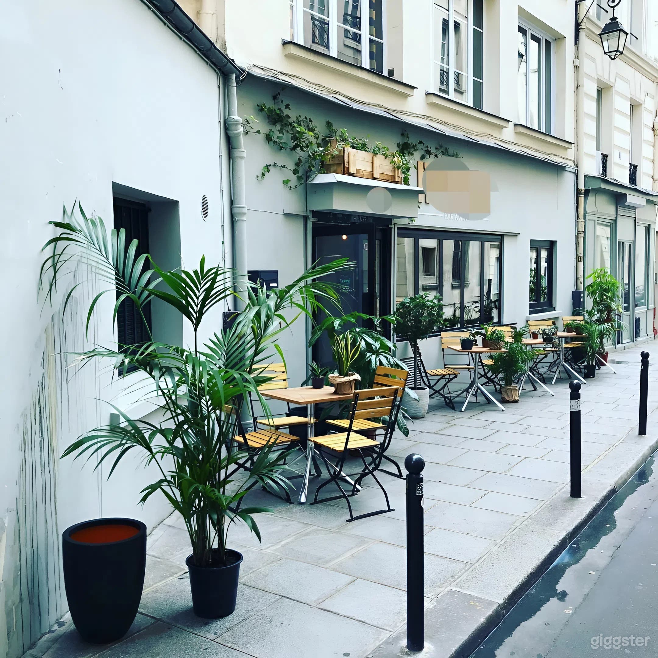 Cozy Paris Wine Bar with Indoor/Outdoor Seating for Events Photo 1