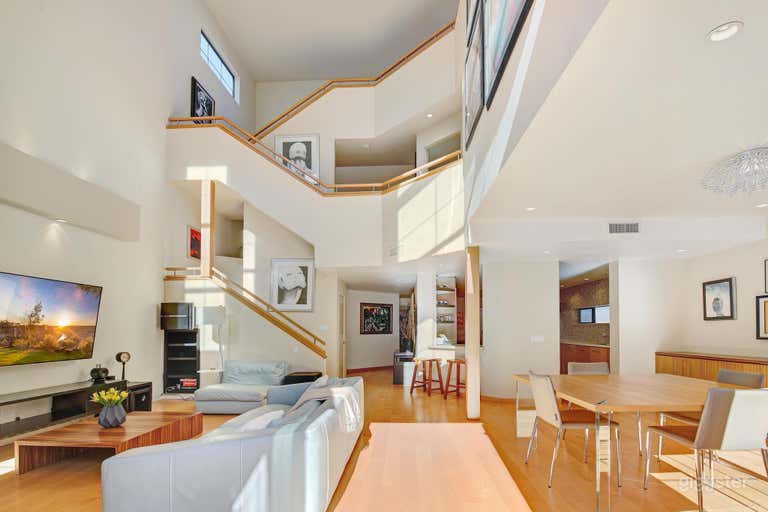  Bright, Modern Contemporary Home near the beach  