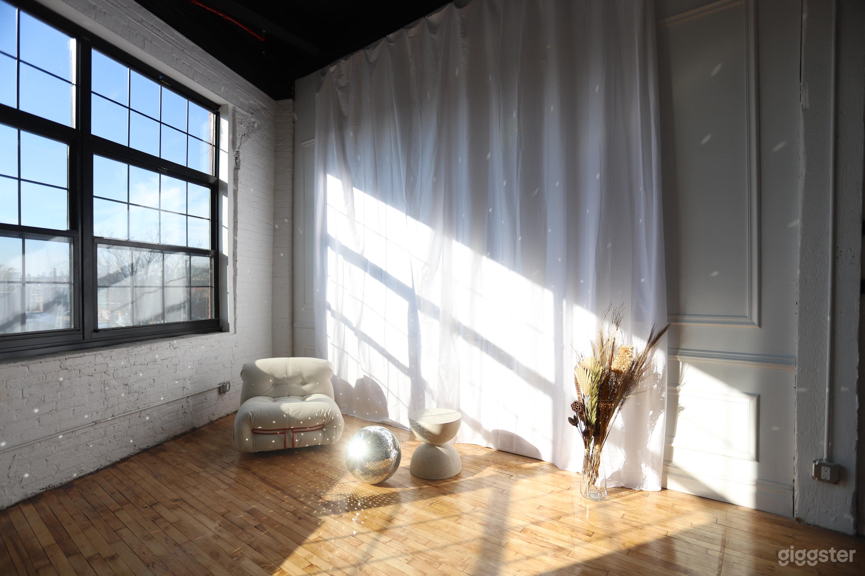 Bushwick Golden Light Loft Photo 2