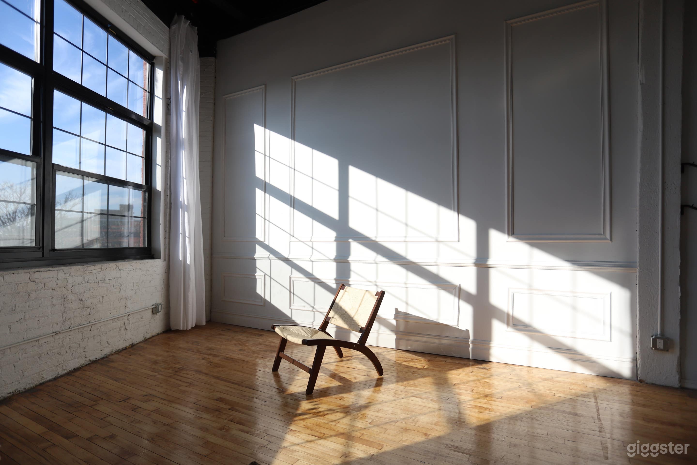 Bushwick Golden Light Loft Photo 4