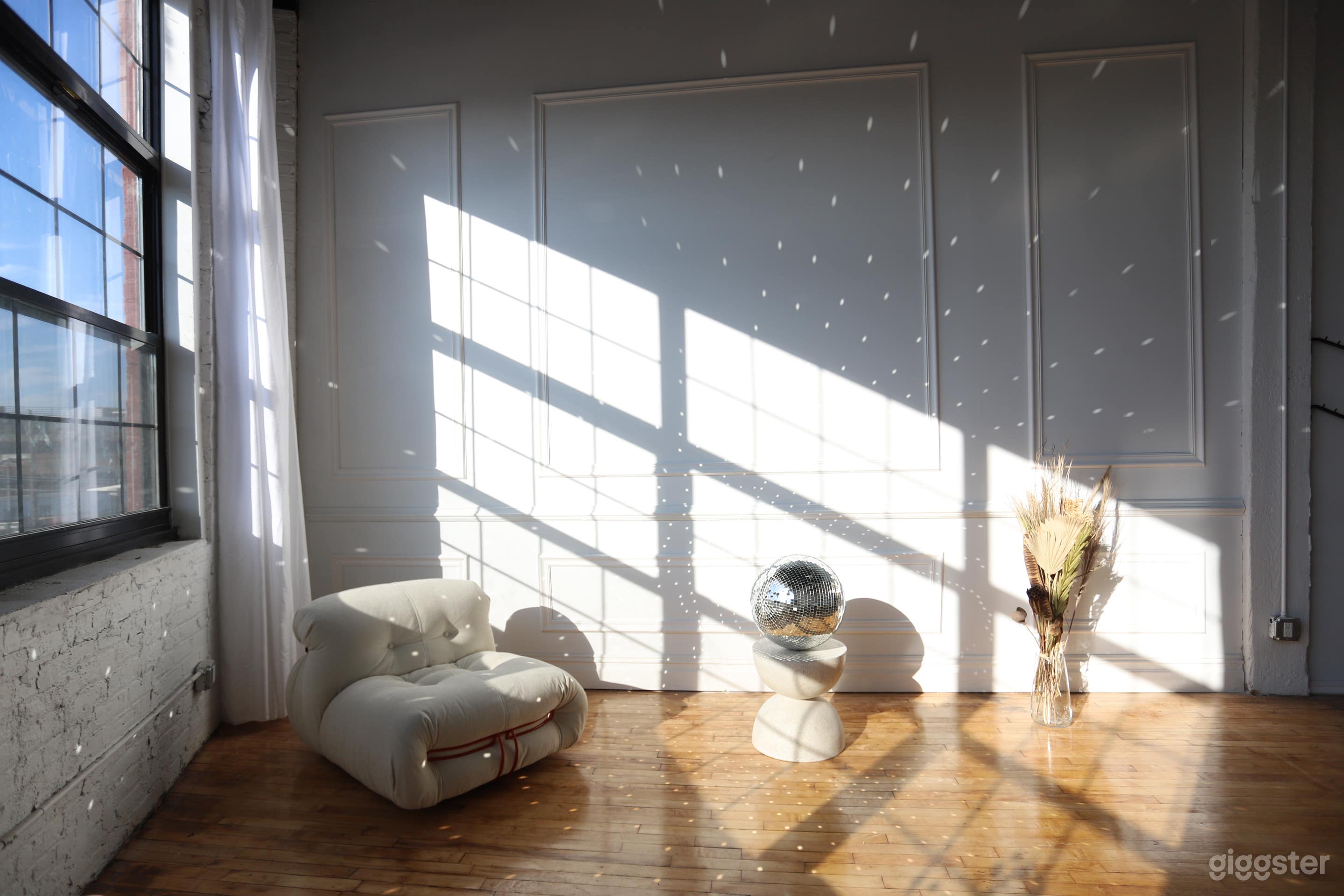 Bushwick Golden Light Loft Photo 3