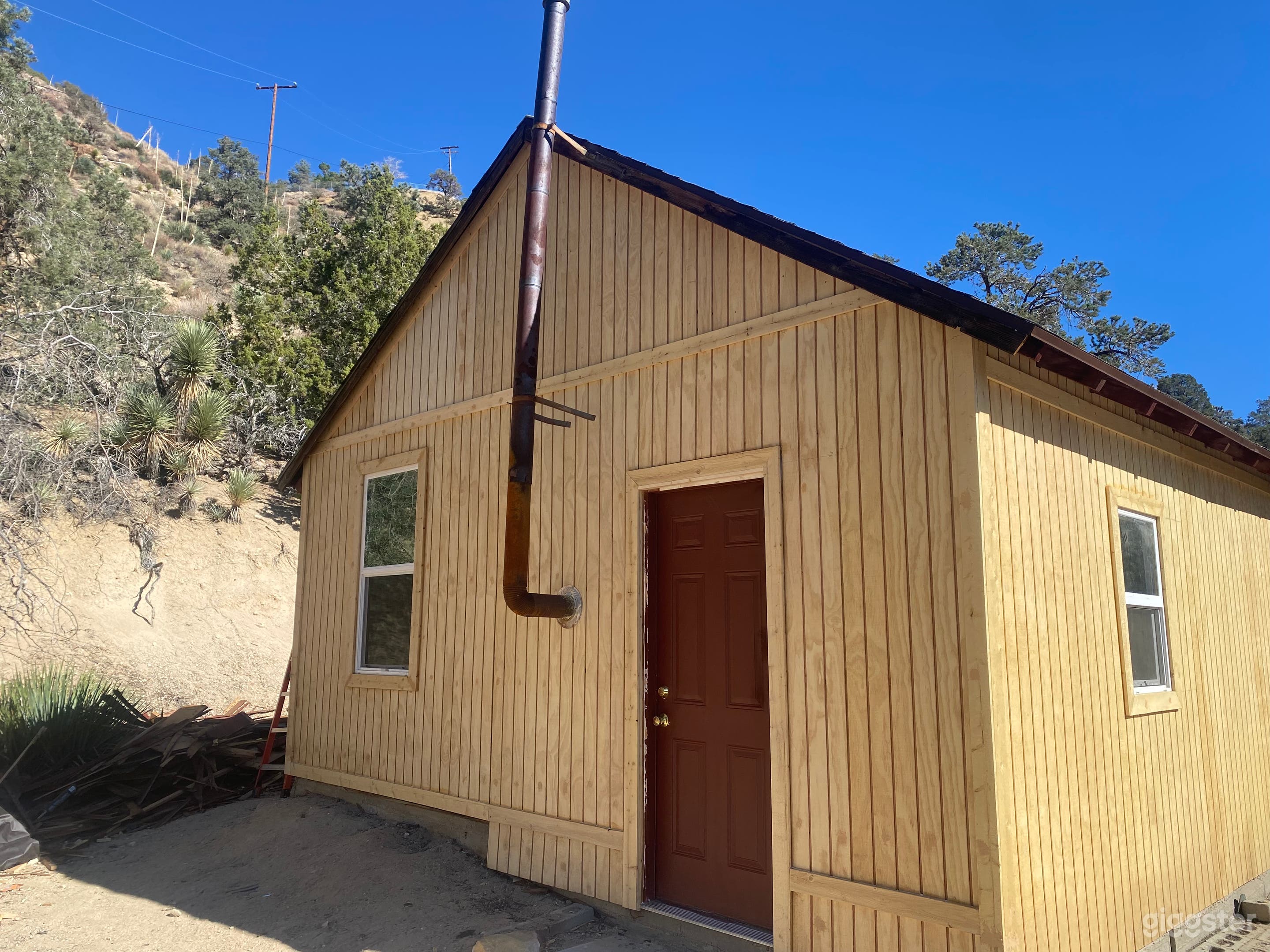 Rustic Hunting Cabin  Photo 4