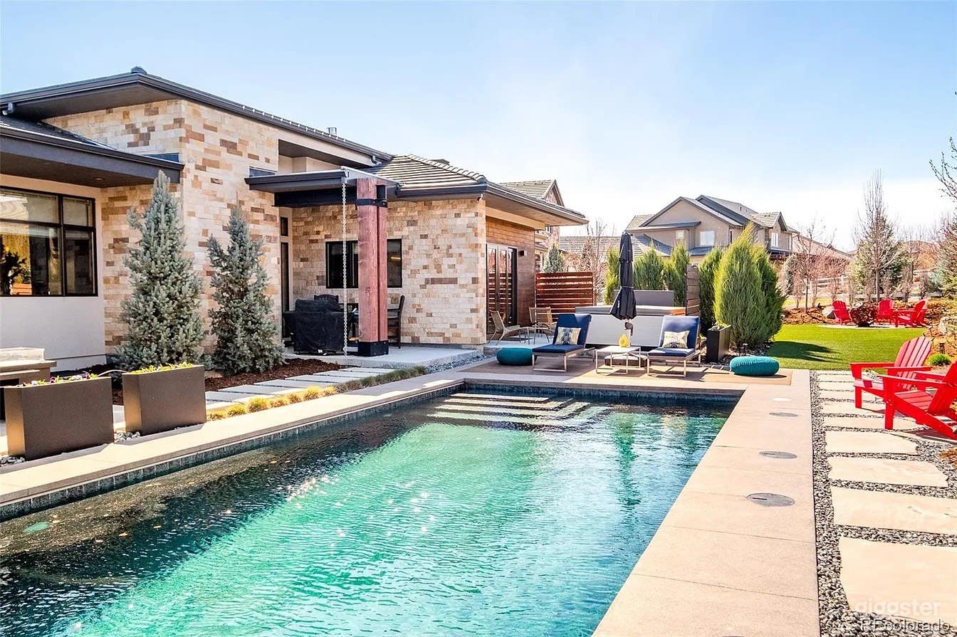 Astounding Infinity Swimming Pool  Photo 3