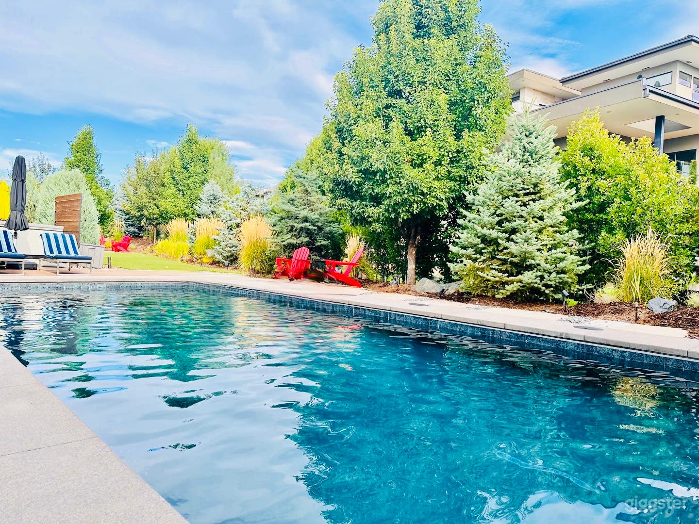 Astounding Infinity Swimming Pool  Photo 4