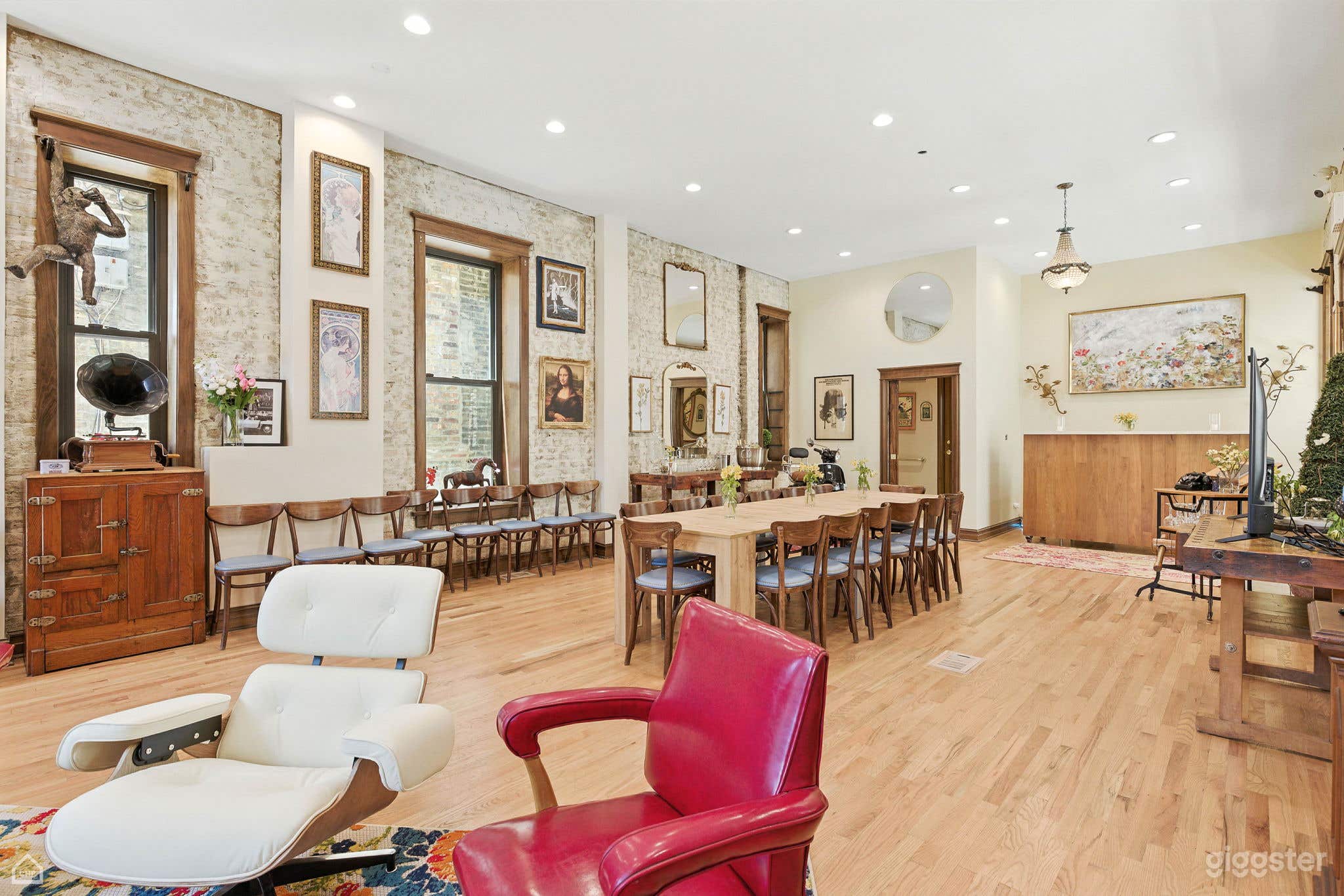 8 Bedroom Private Inn and Event Space w/Garden Photo 2