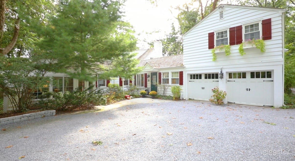 Charming New England Colonial Photo 1
