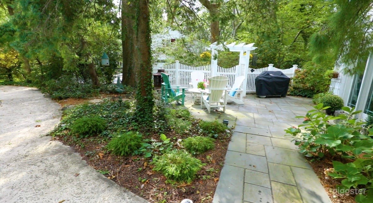 Charming New England Colonial Photo 4