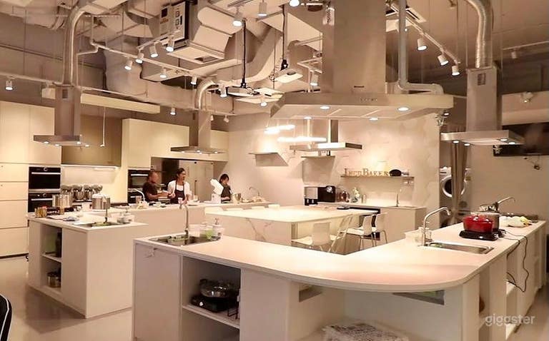  Overview of whole kitchen space 