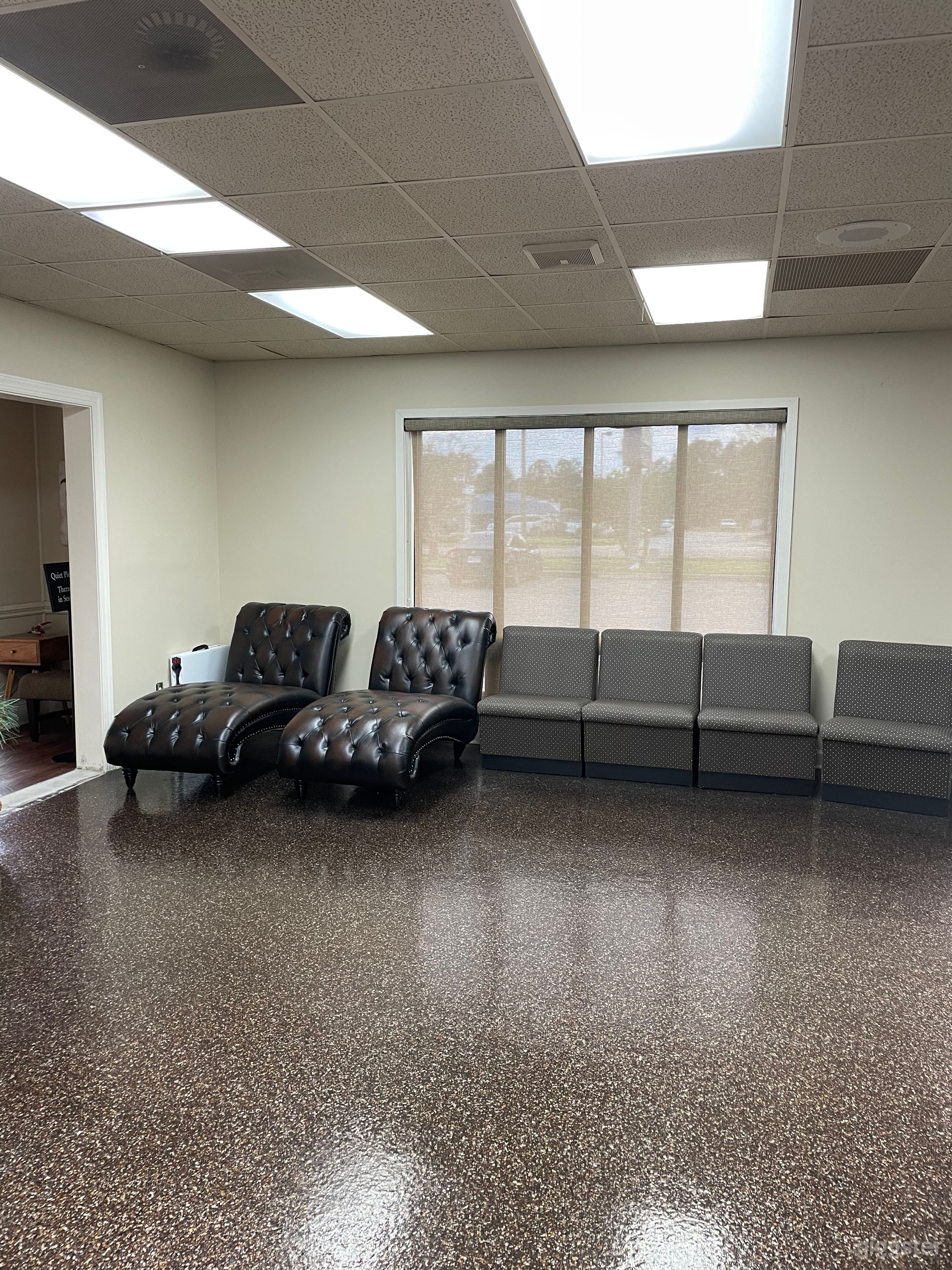 Upscale Event/Salon Space for Rent Photo 4