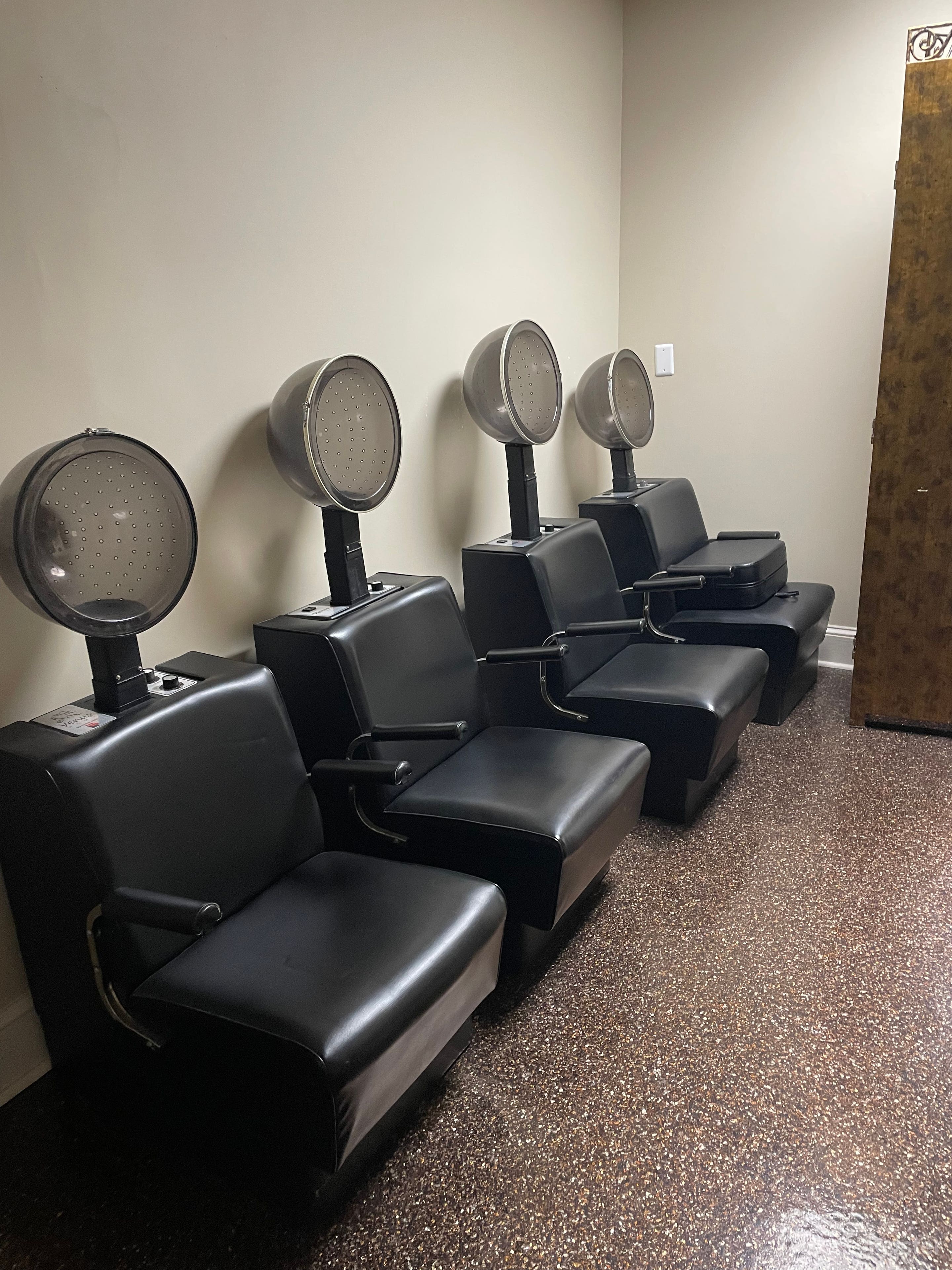 Upscale Event/Salon Space for Rent Photo 2