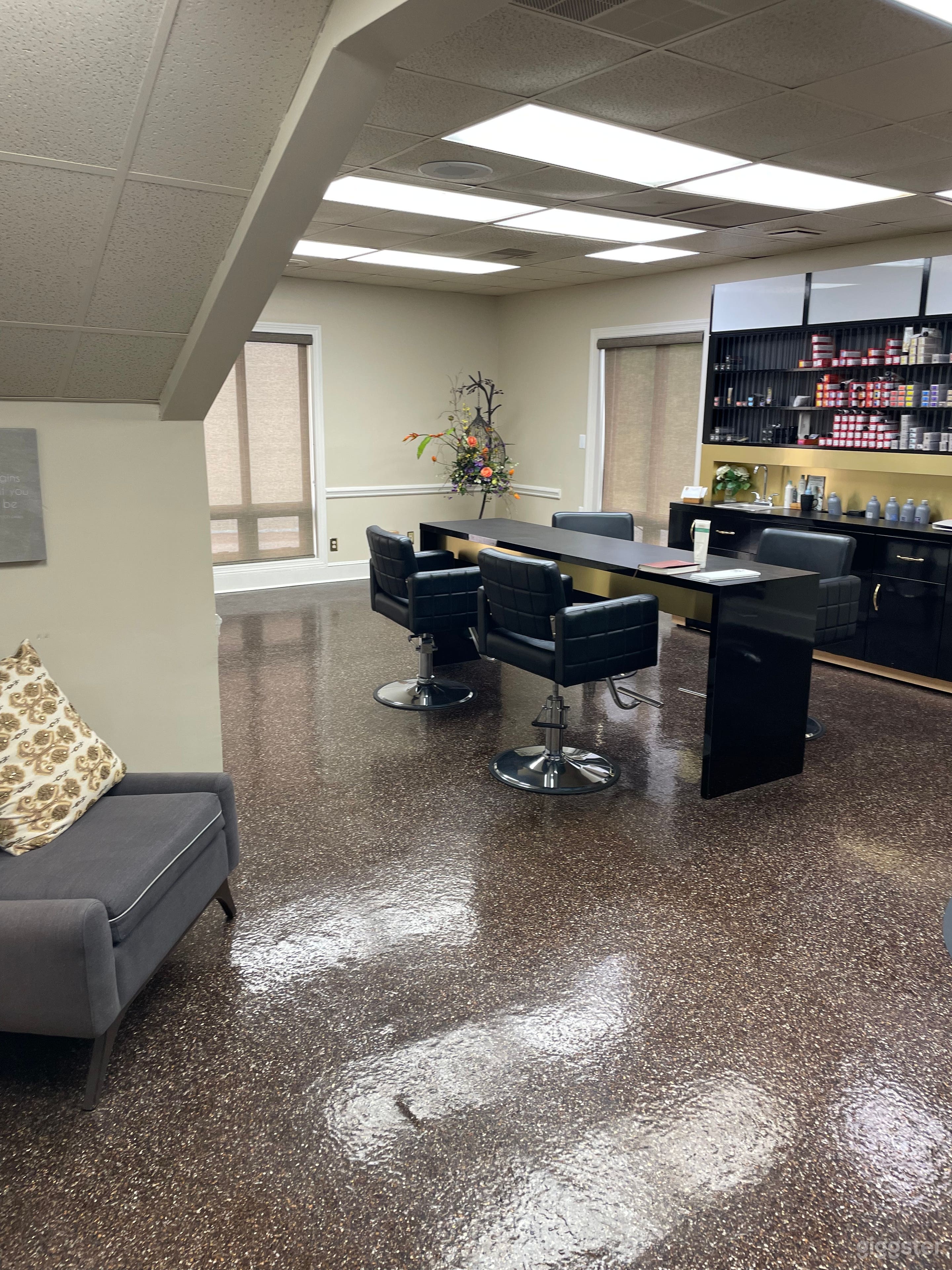 Upscale Event/Salon Space for Rent Photo 1