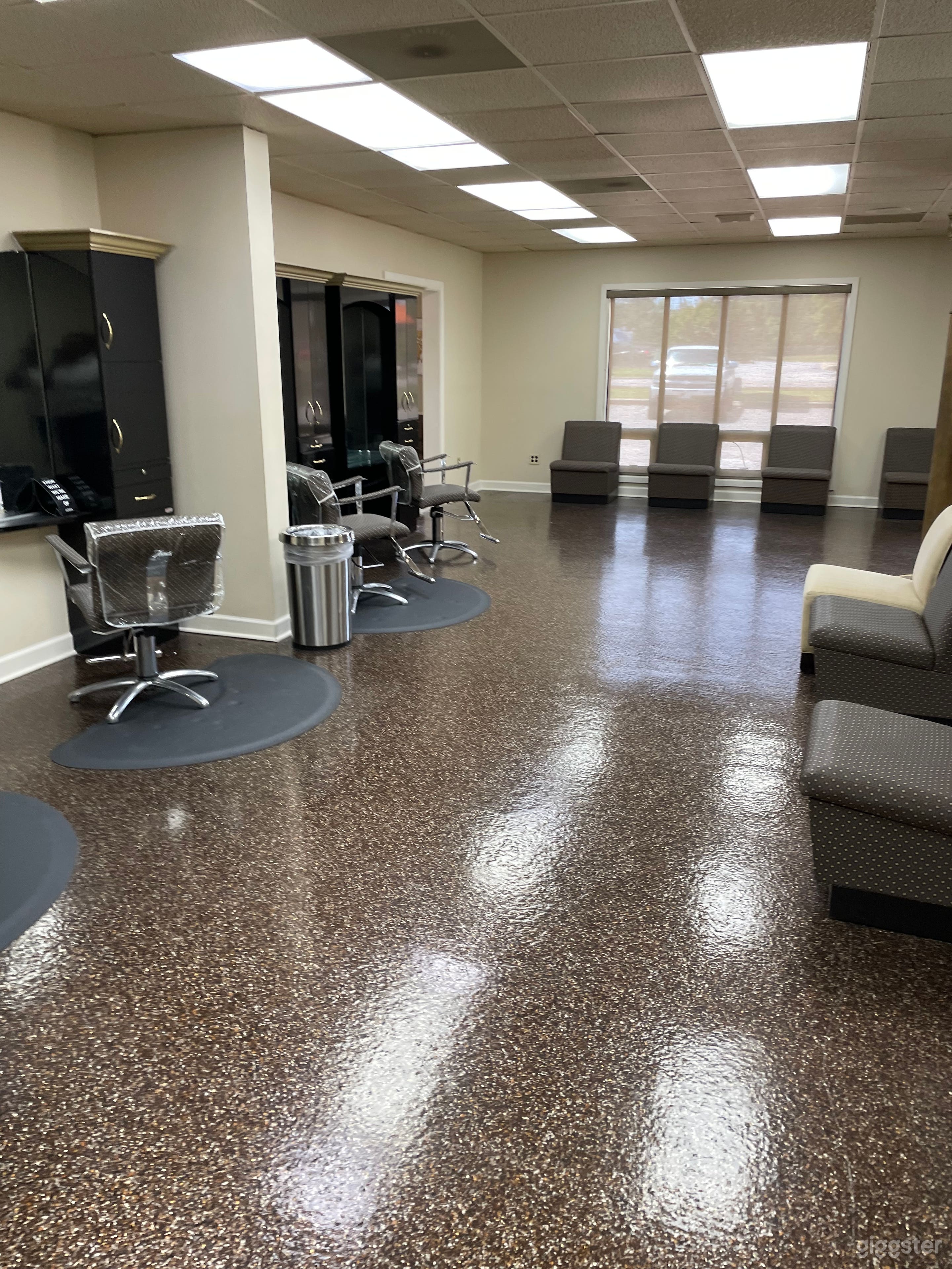 Upscale Event/Salon Space for Rent Photo 3