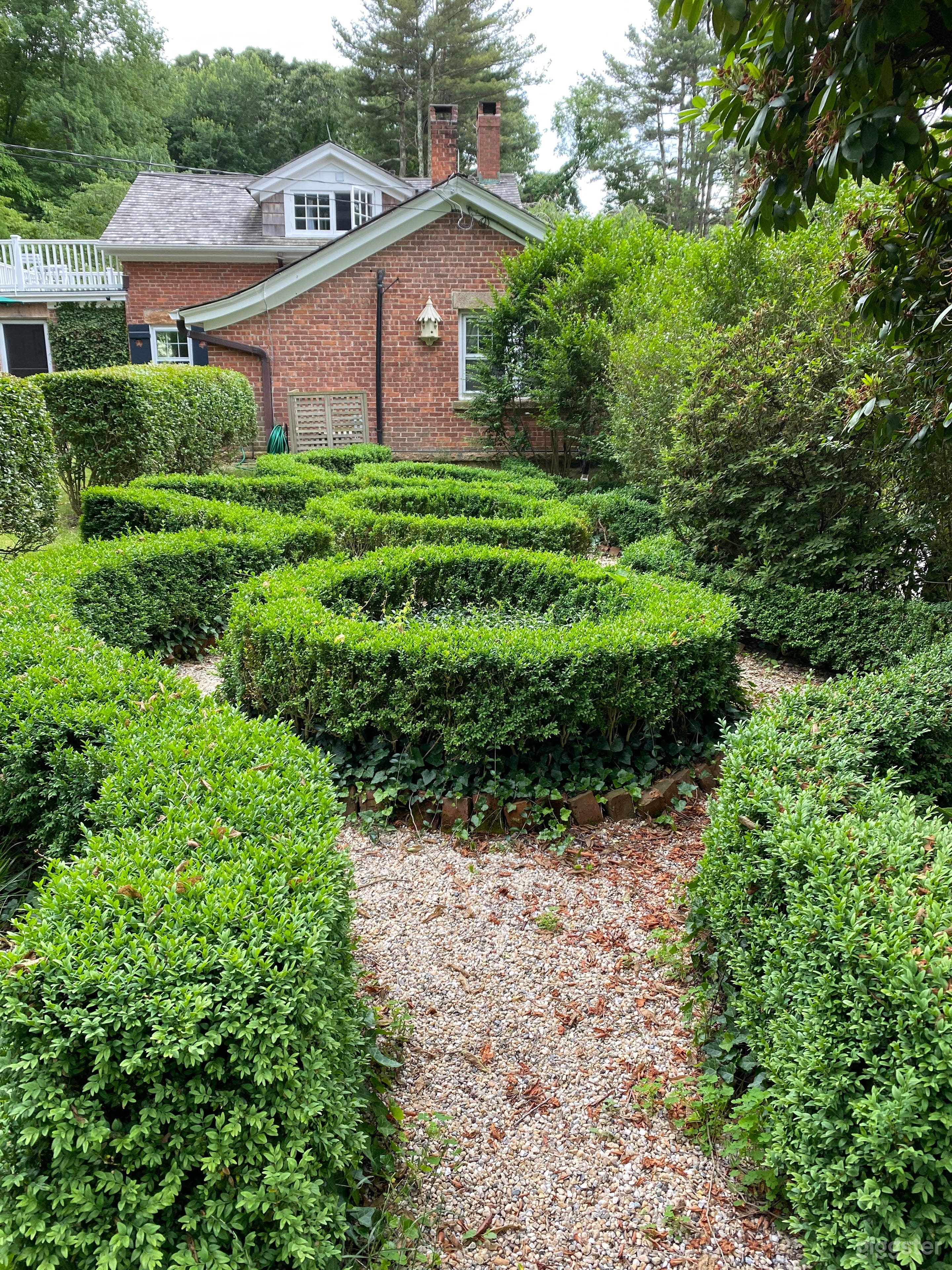 Enchanted English Gardens Photo 4