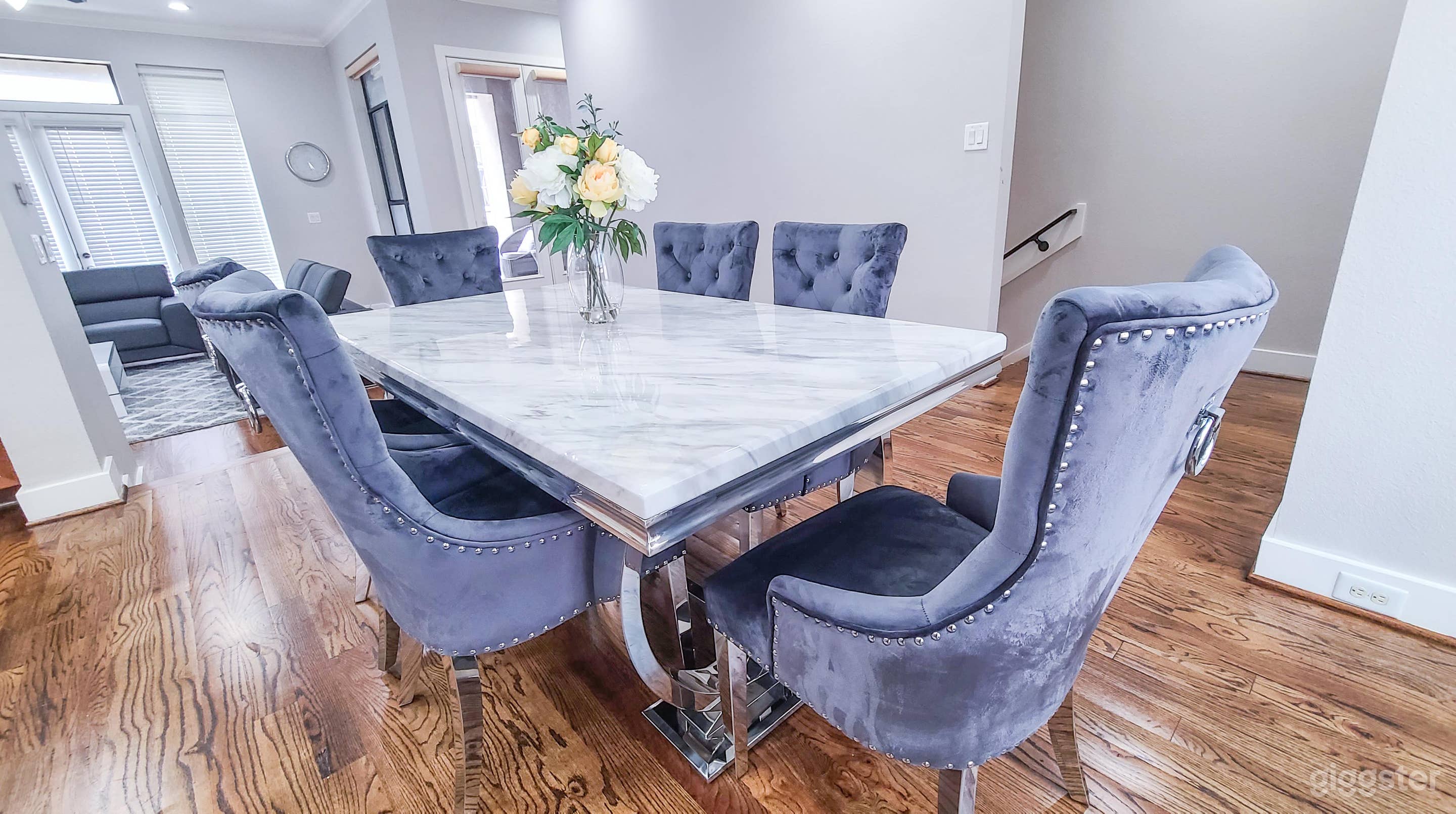 Upscale Luxury Townhouse in The Heights Photo 4