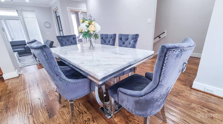  Upscale Luxury Townhouse in The Heights 