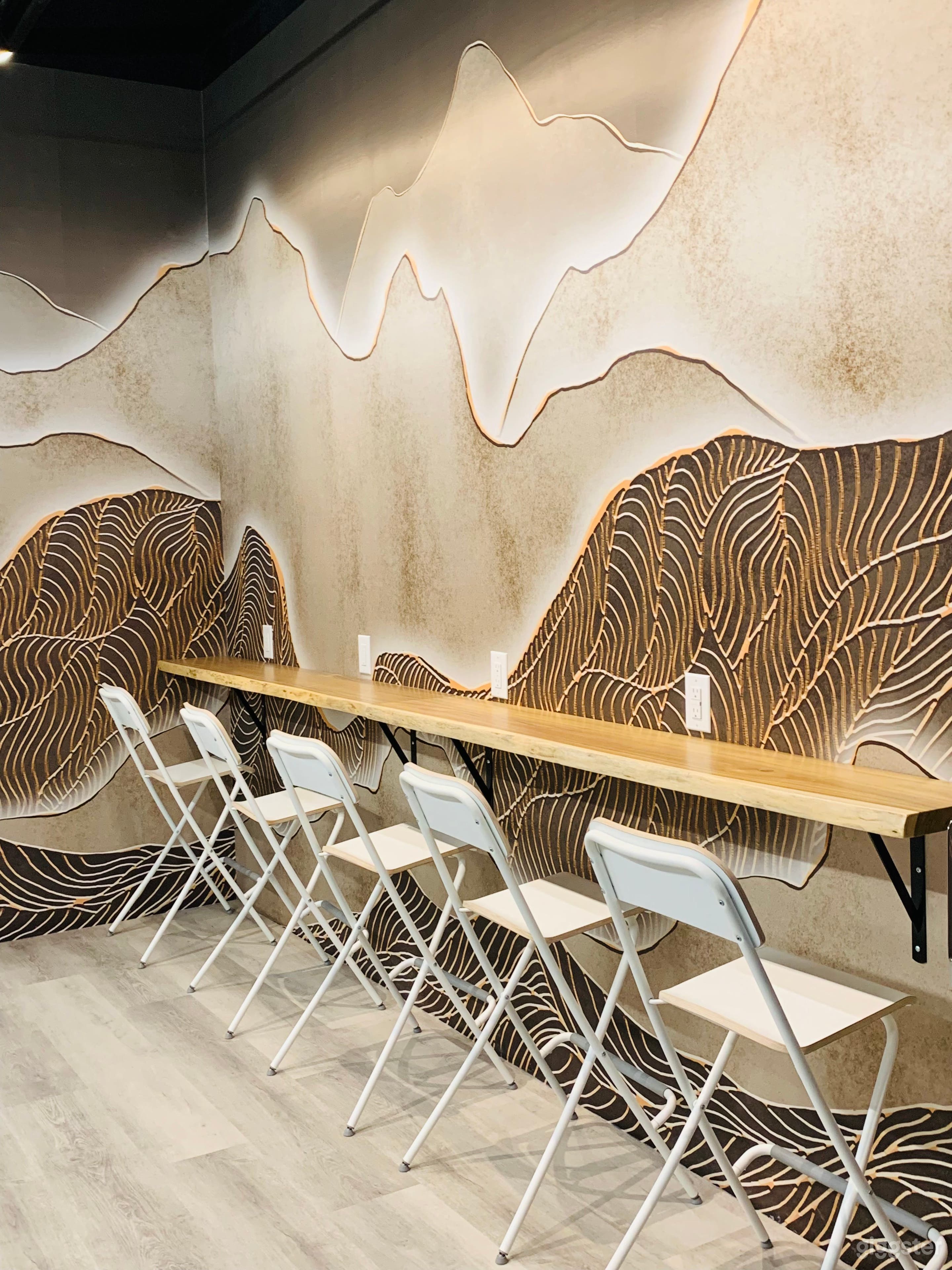 Looking for a bit of privacy? Our bar seating tables, located in the main lounge area, offer an ideal spot for a quieter atmosphere and some time to yourself.