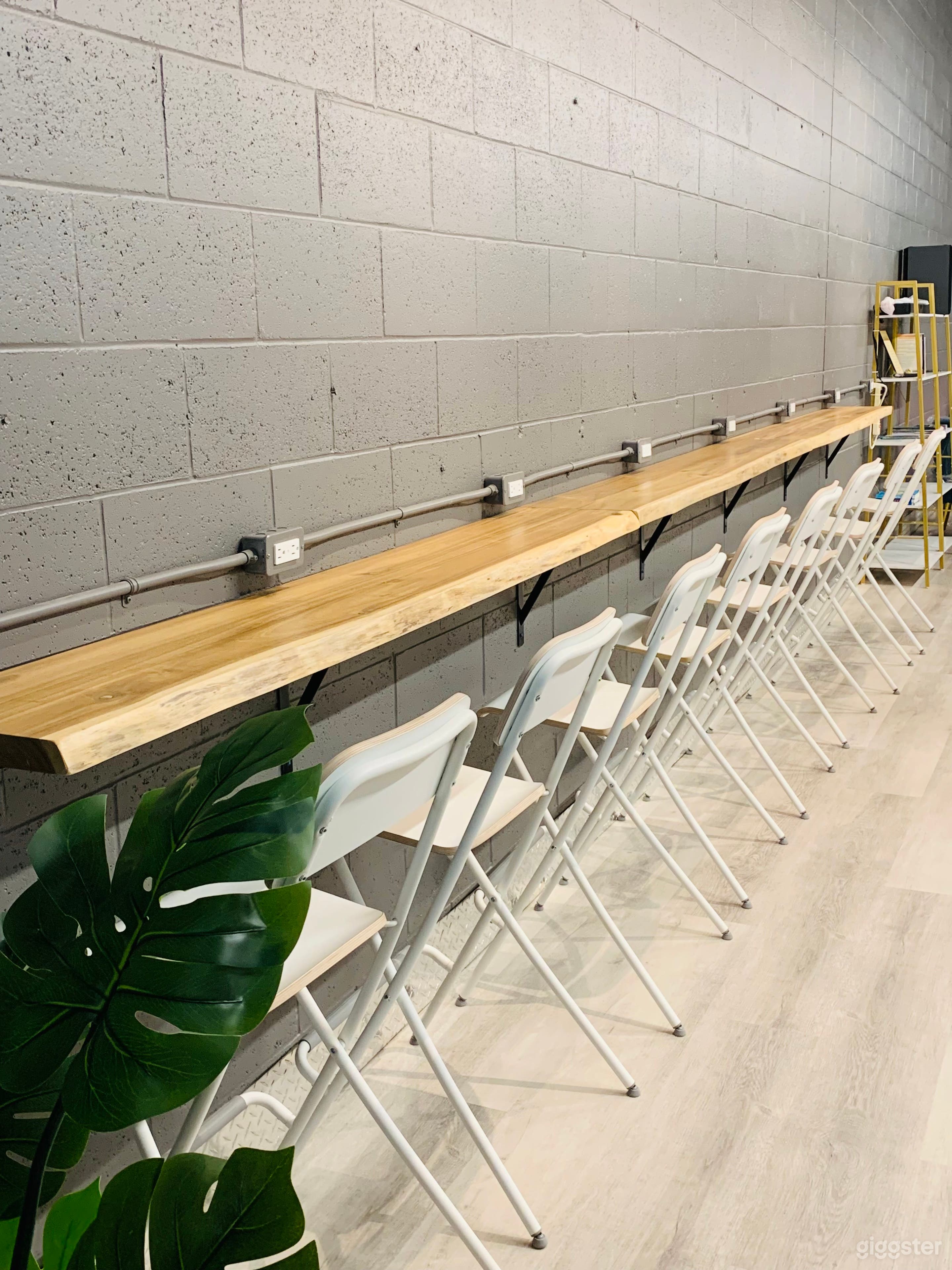 Looking for a bit of privacy? Our bar seating tables, located in the main lounge area, offer an ideal spot for a quieter atmosphere and some time to yourself.