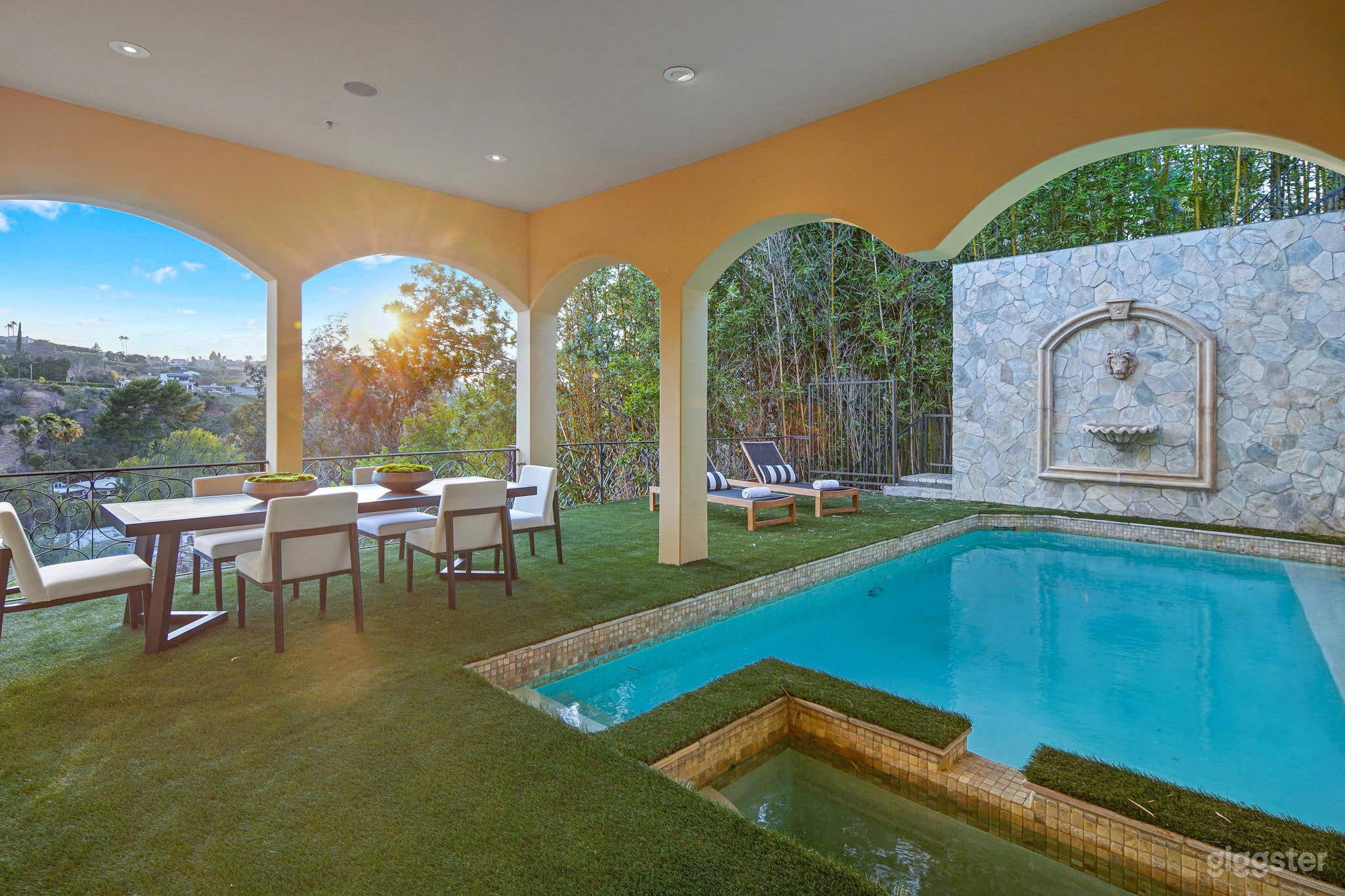 One of a kind house with spectacular views! Photo 4