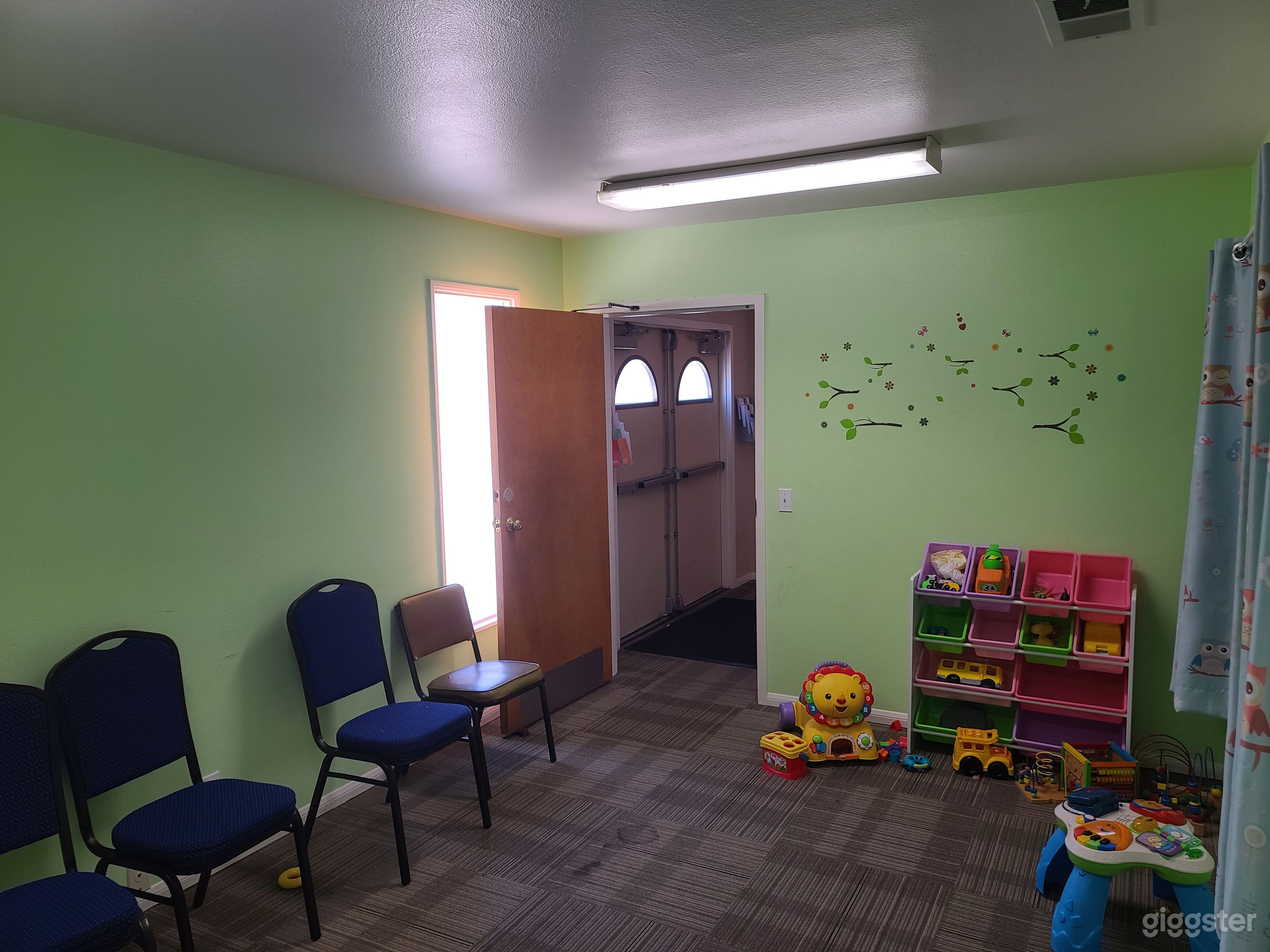 Beautiful Church Space  Photo 4