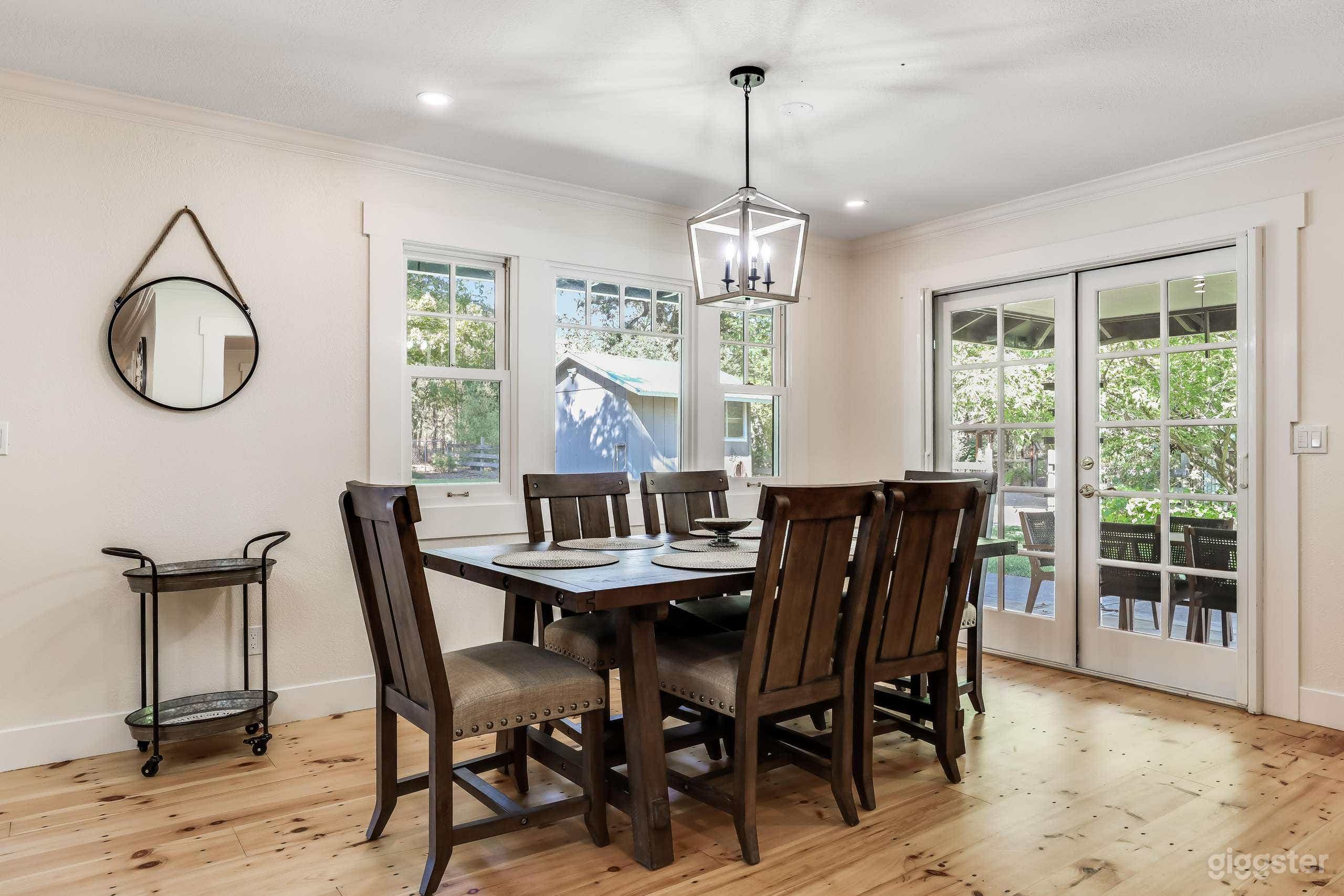 Magnificent Farm House on 3.5 Acres Photo 4