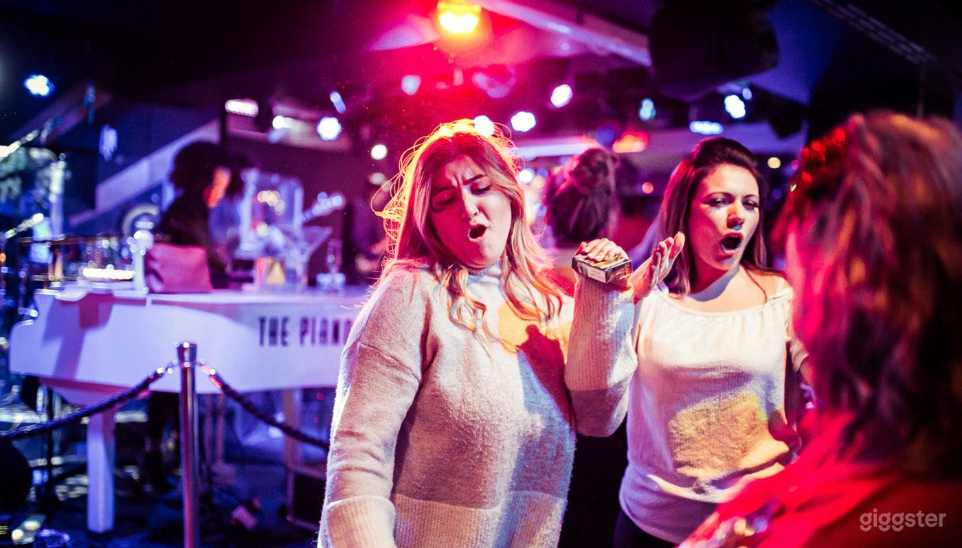 The Black Bar in West -End Photo 3