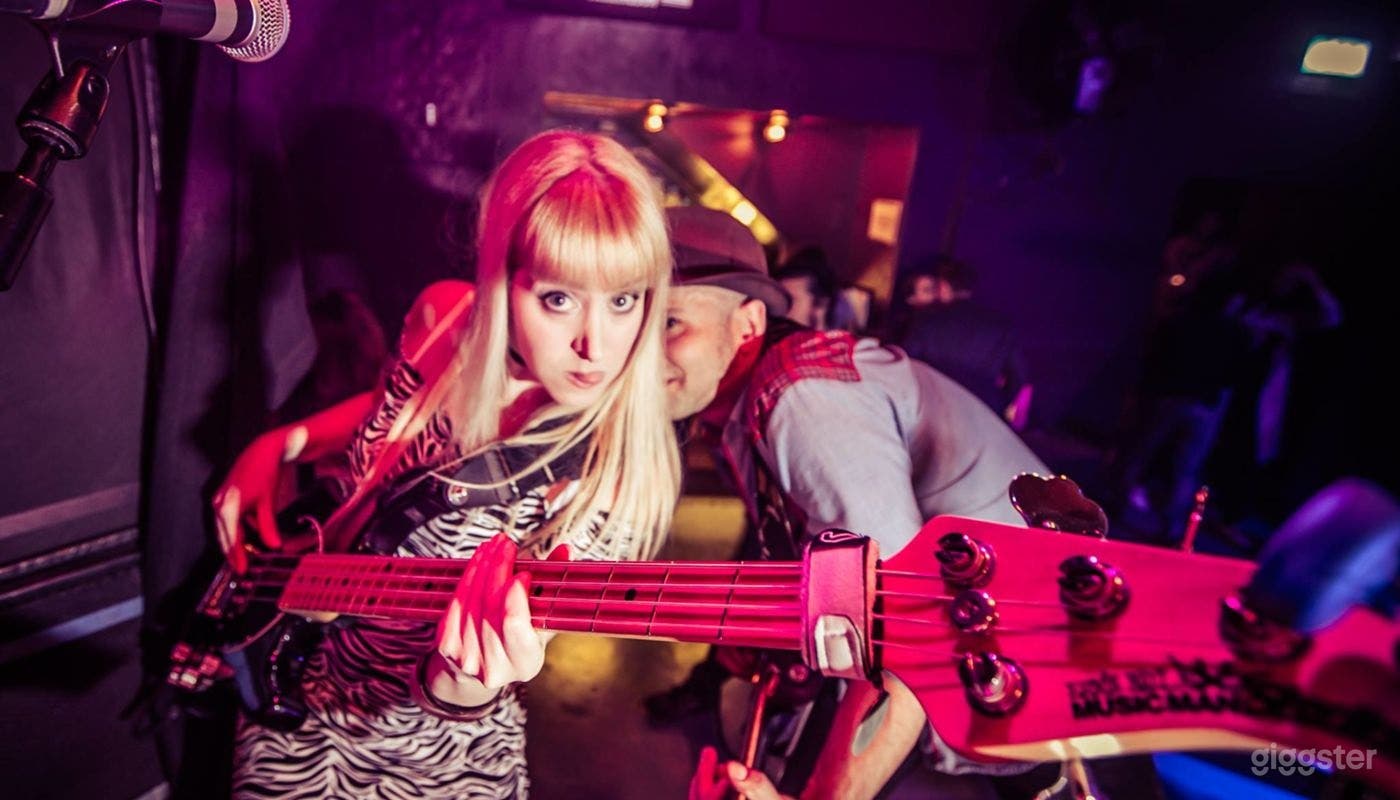 The Black Bar in West -End Photo 4