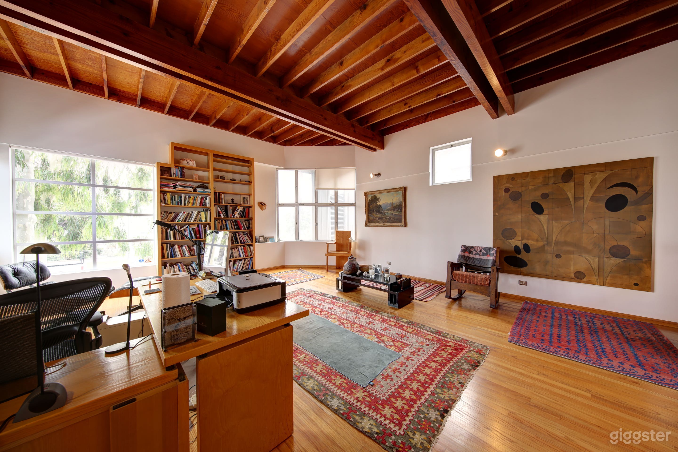 Fabulous house/studio above main shipping channel  Photo 1