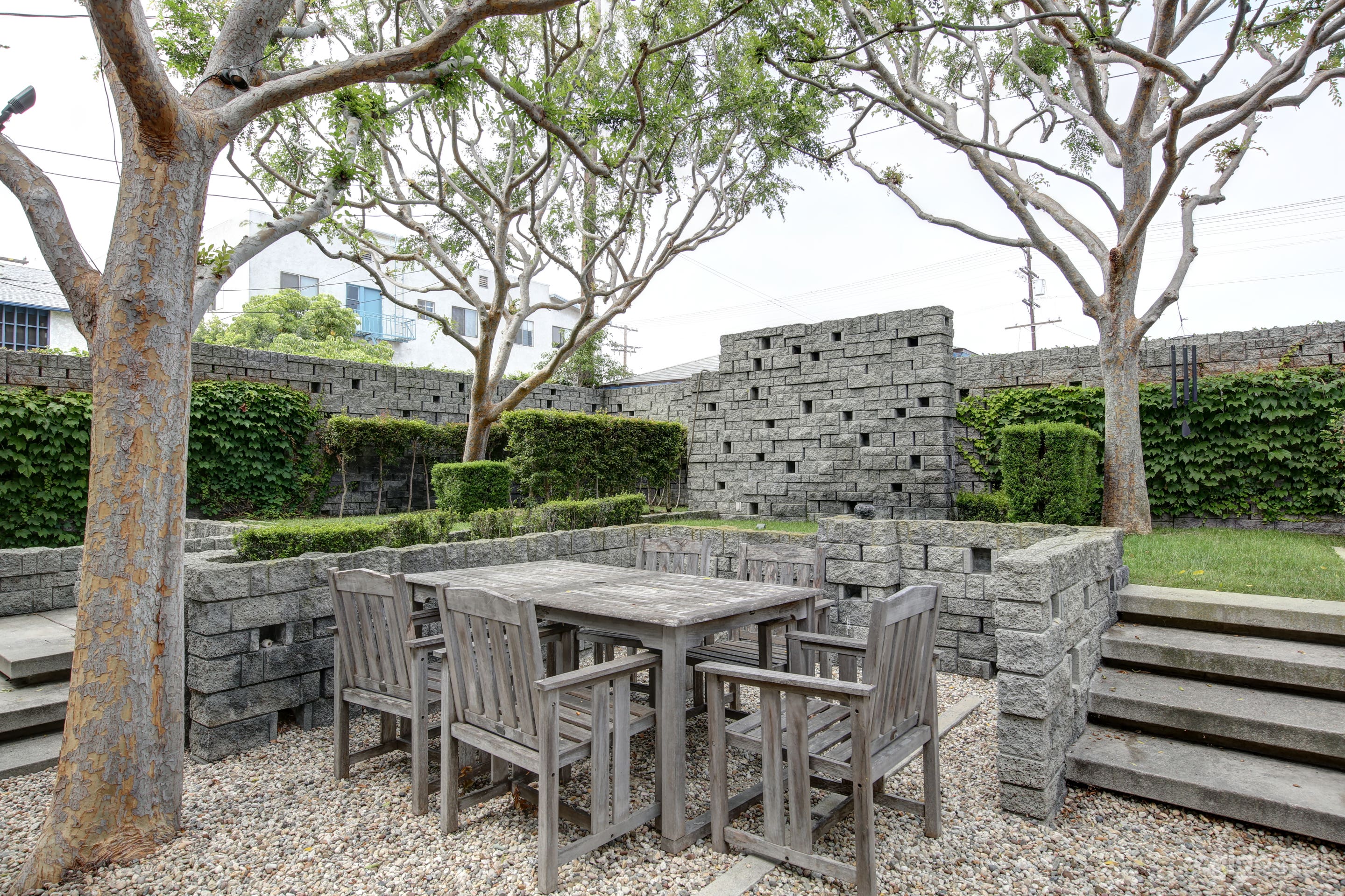 Fabulous house/studio above main shipping channel  Photo 3