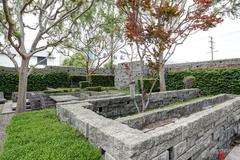  Fabulous house/studio above main shipping channel  