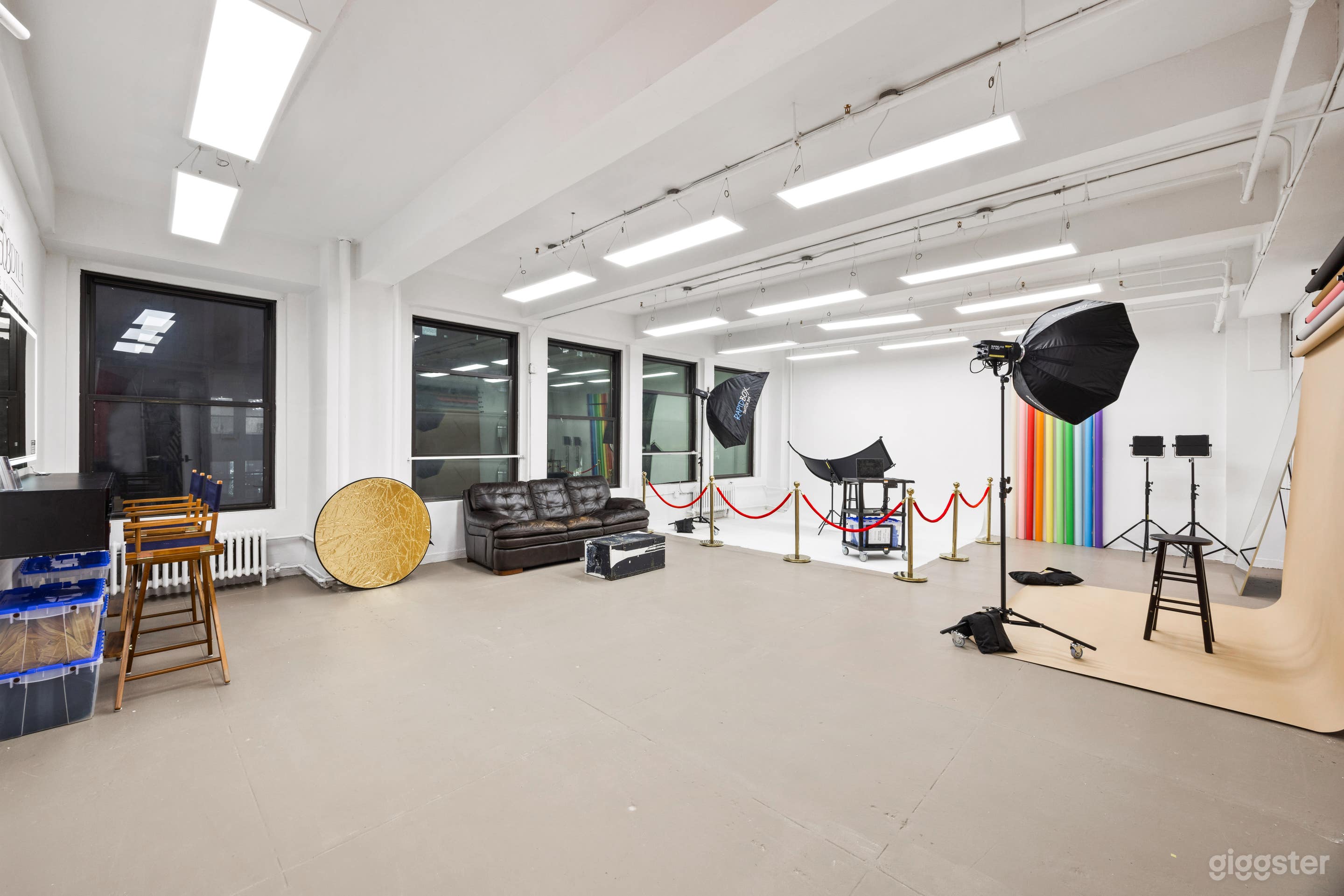 1555: Affordable Natural Light Studio w Cyc Wall Photo 1