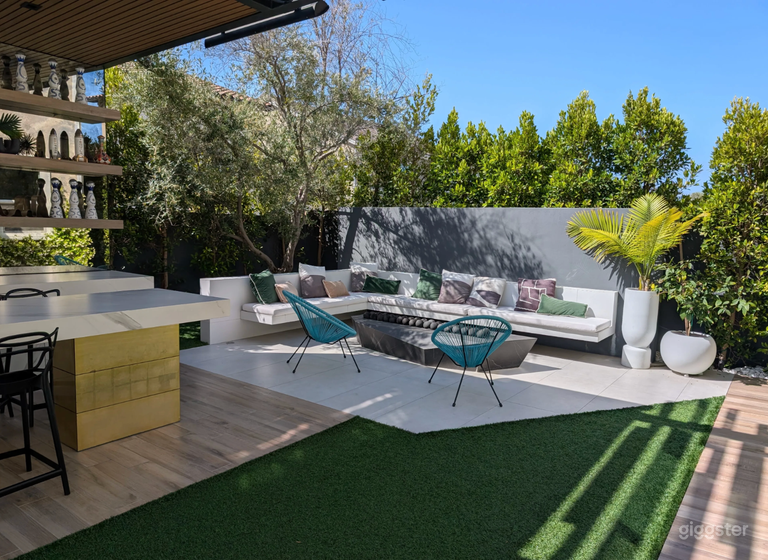  Stunning, Modern Outdoor Space with Miami and Party Vibes 