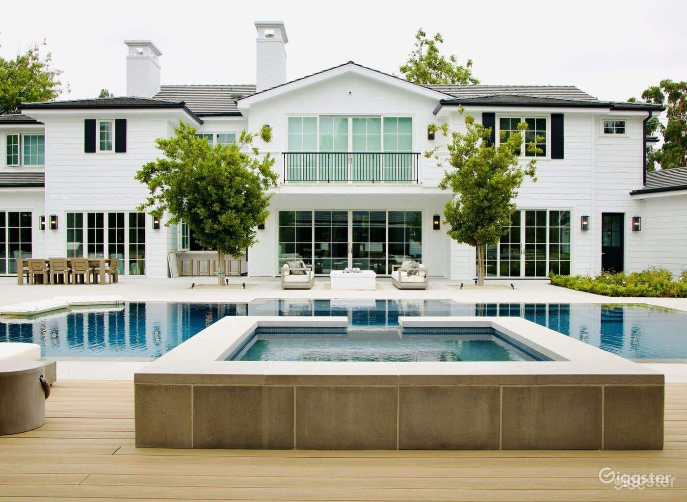 Huge and Astonishing Pool in Hidden Hills Photo 4