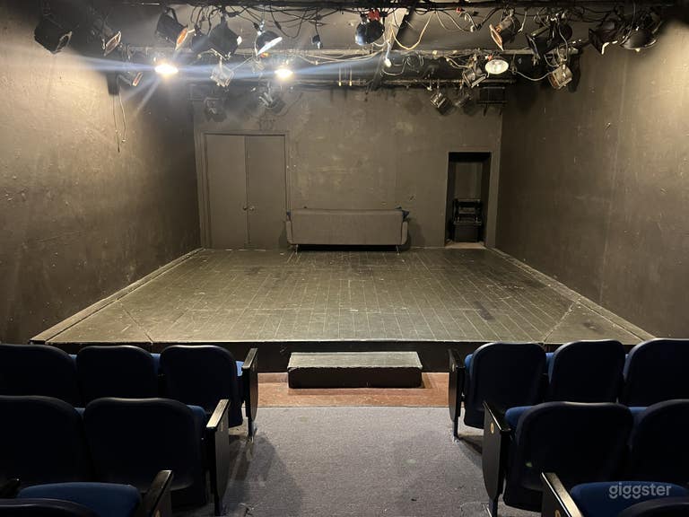  Théâtre intime de 48 places et espace de tournage cinématographique 