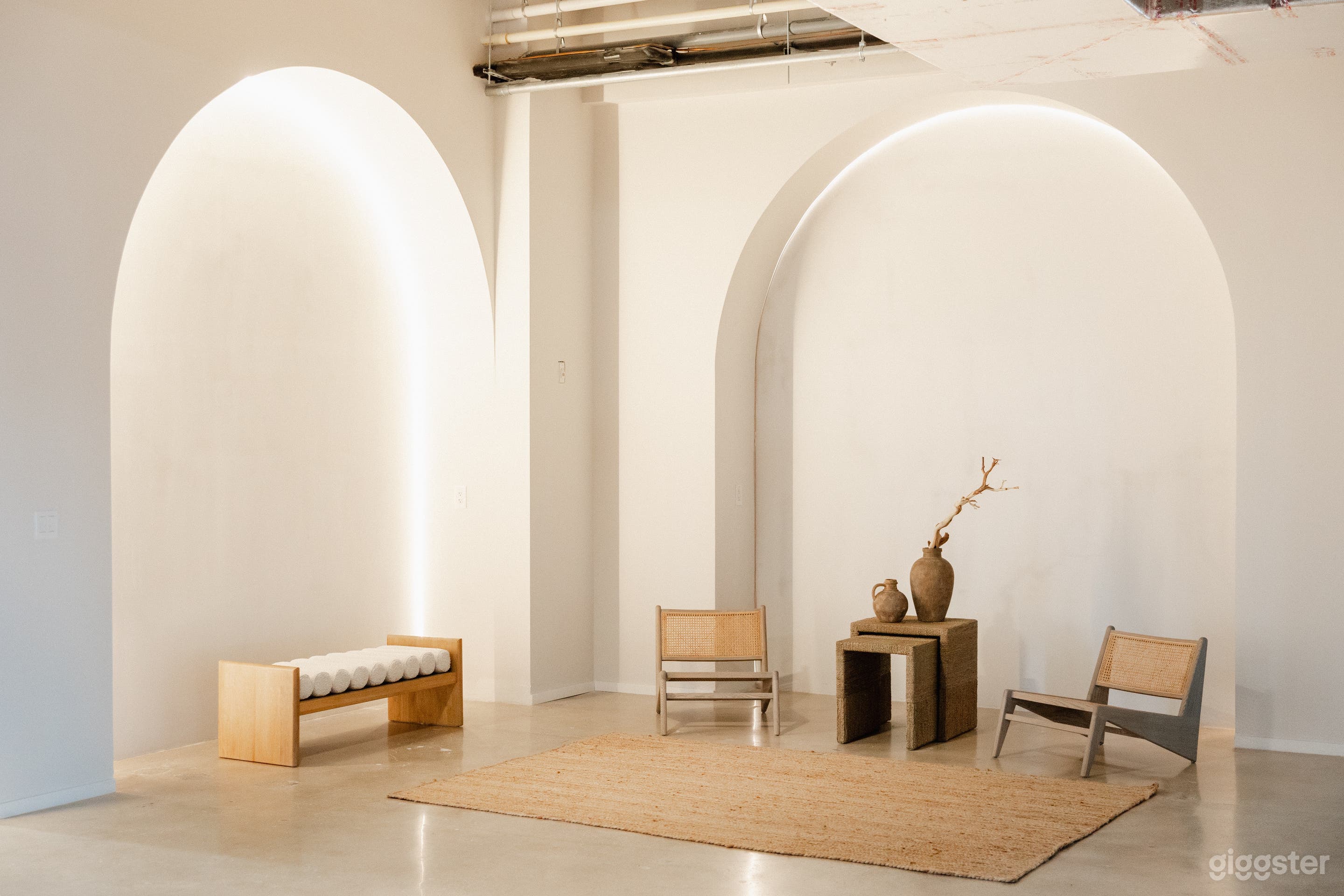 10,000 sq ft Spacious Studio with Expansive Natural Light Photo 2