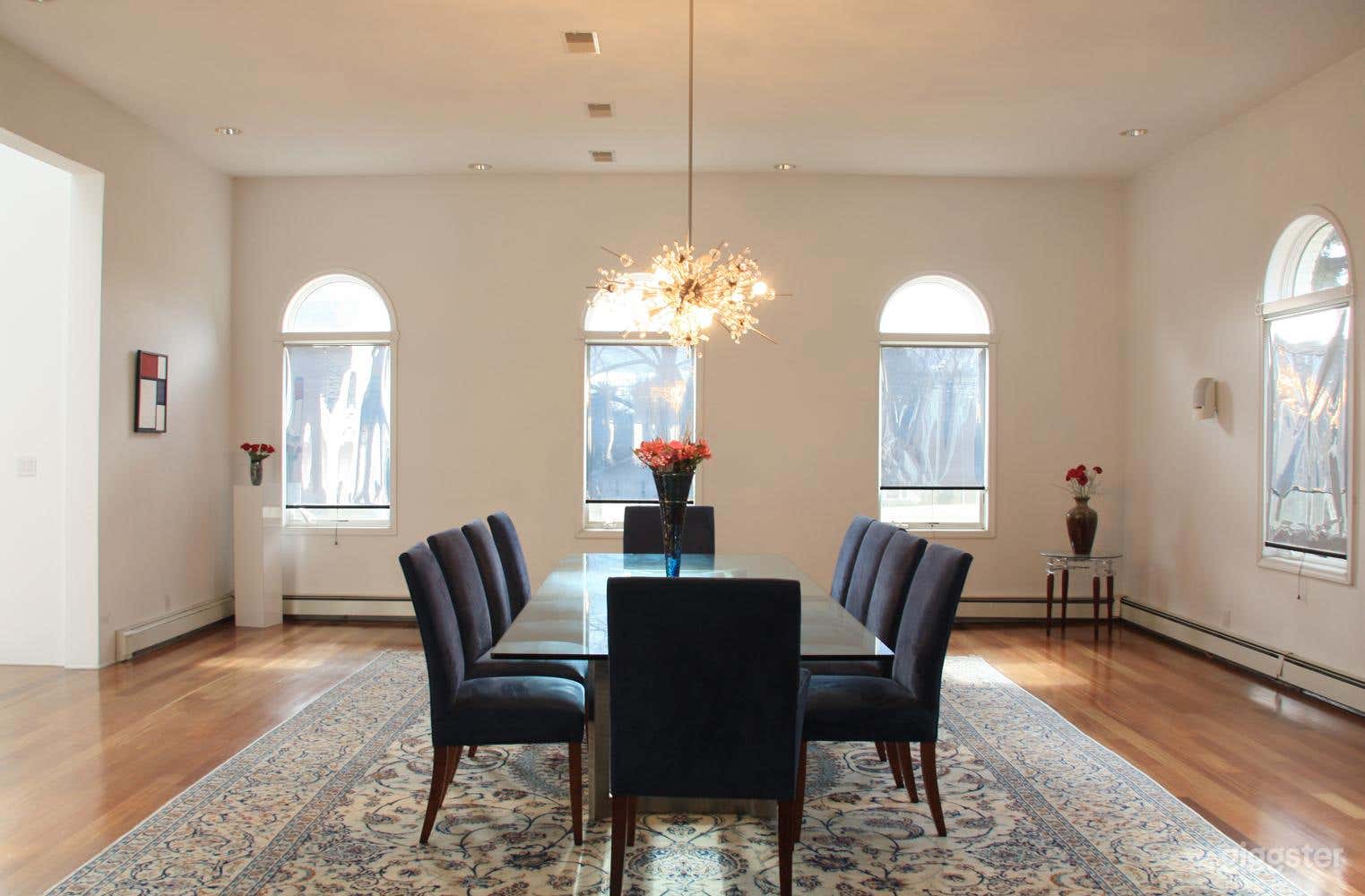 Modern and Dramatic Loft-Like Home Photo 2