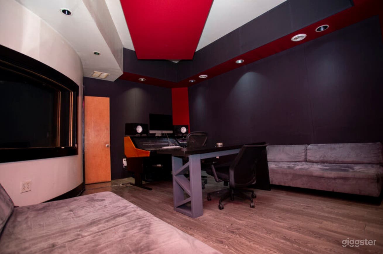 The Street Room Photo 1