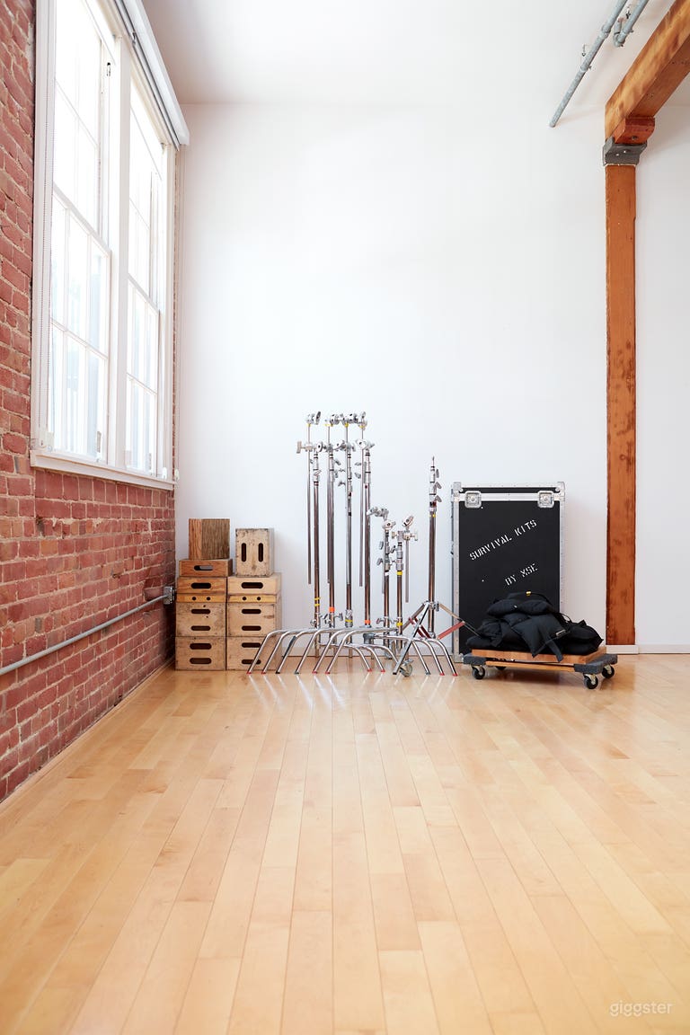  Grip sample. We also carry Profoto Strobe and much more grip. 