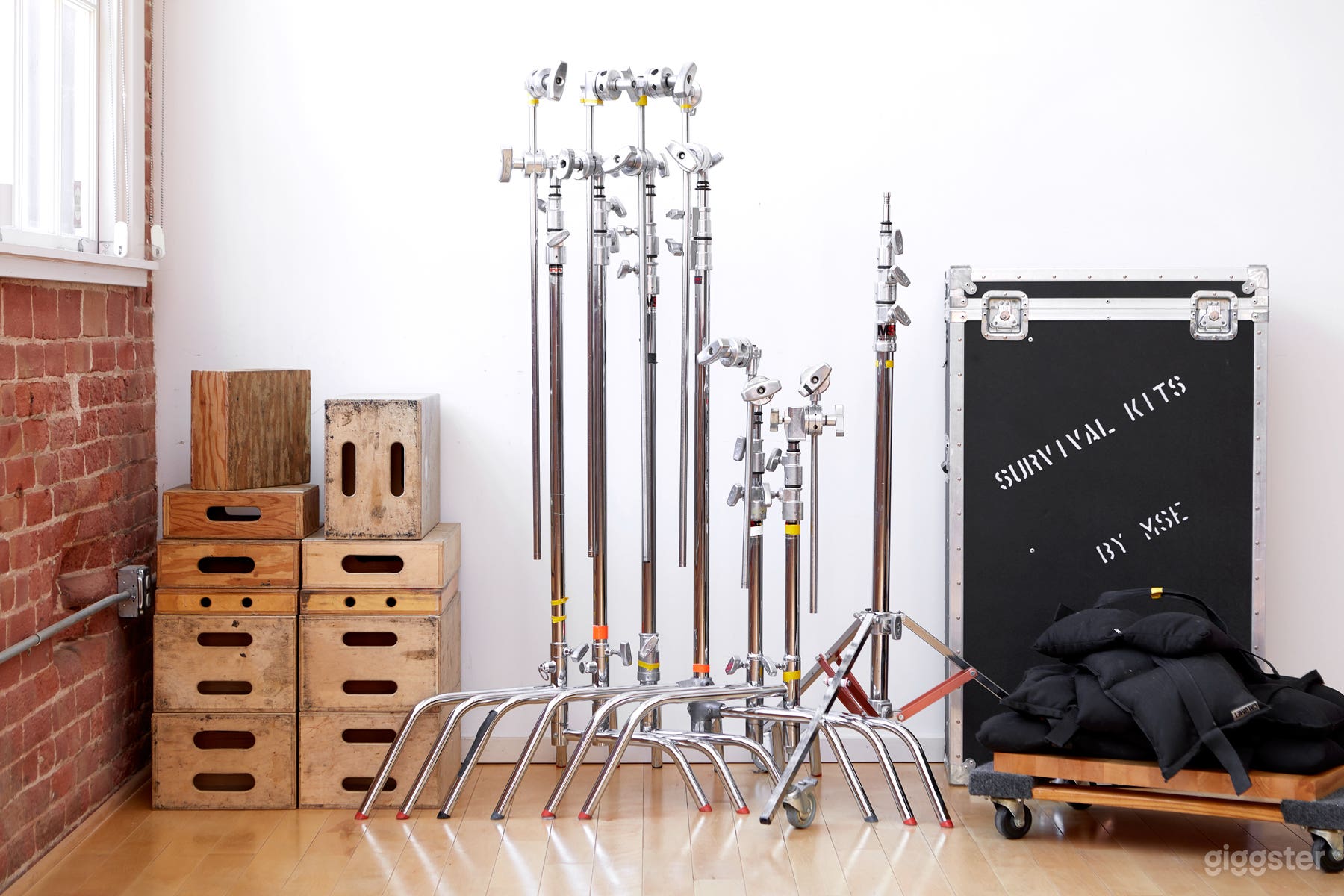 Photo Studio with Natural Light and Large Kitchen Photo 4