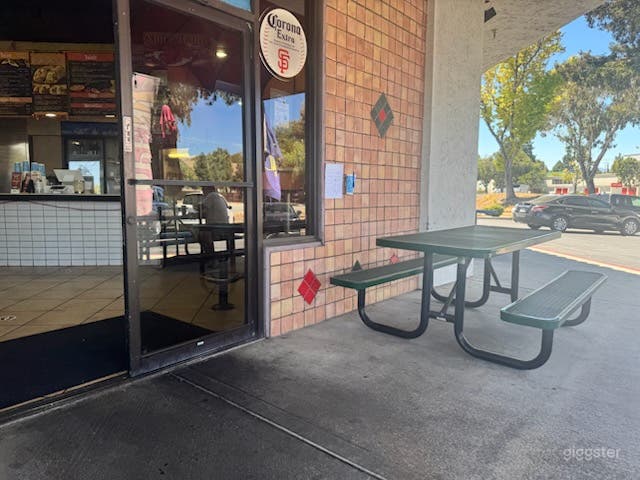  A Chill Spot to Eat Outside 