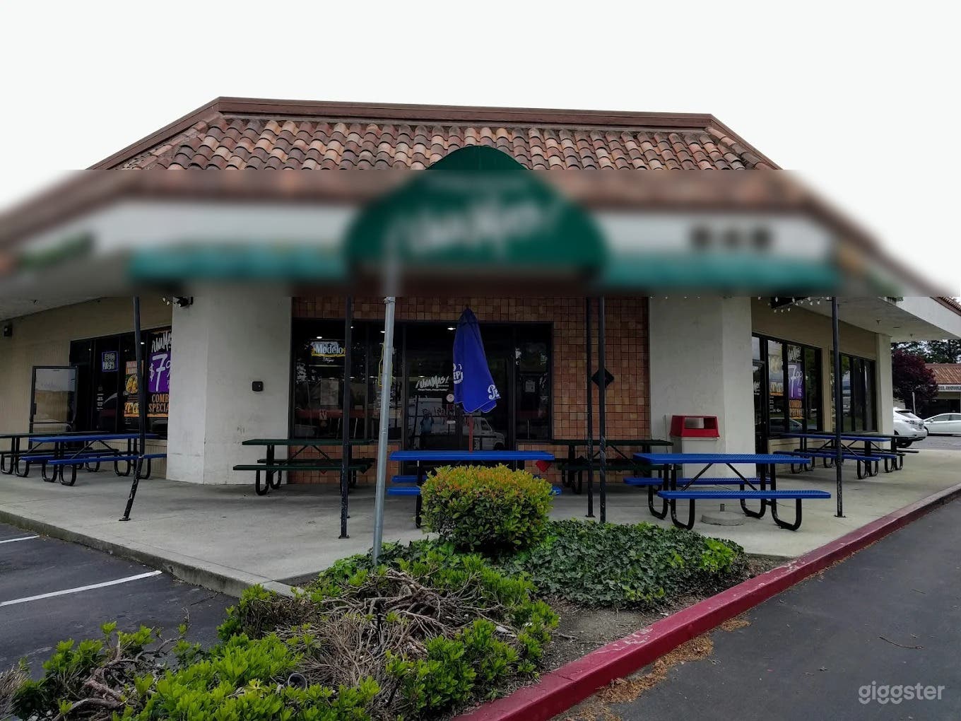 A Chill Spot to Eat Outside Photo 1