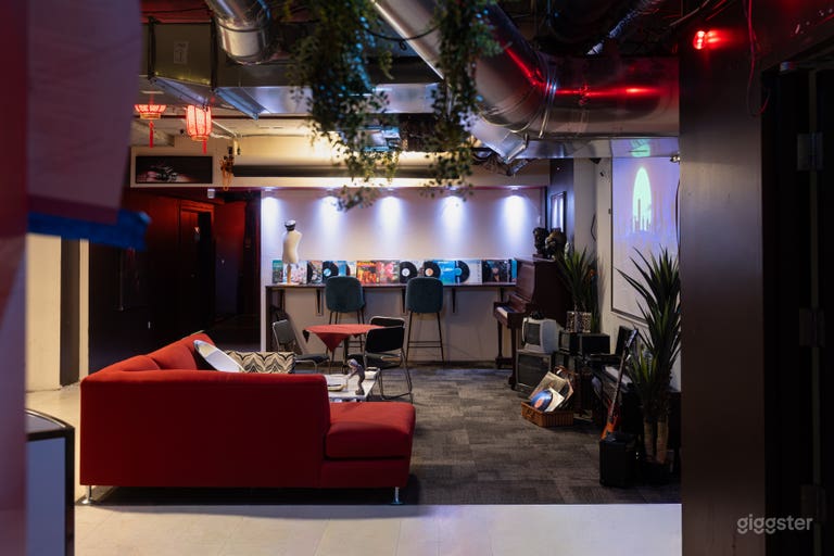  1,700 Sq Ft Creative Event & Performance Space | Chinatown 