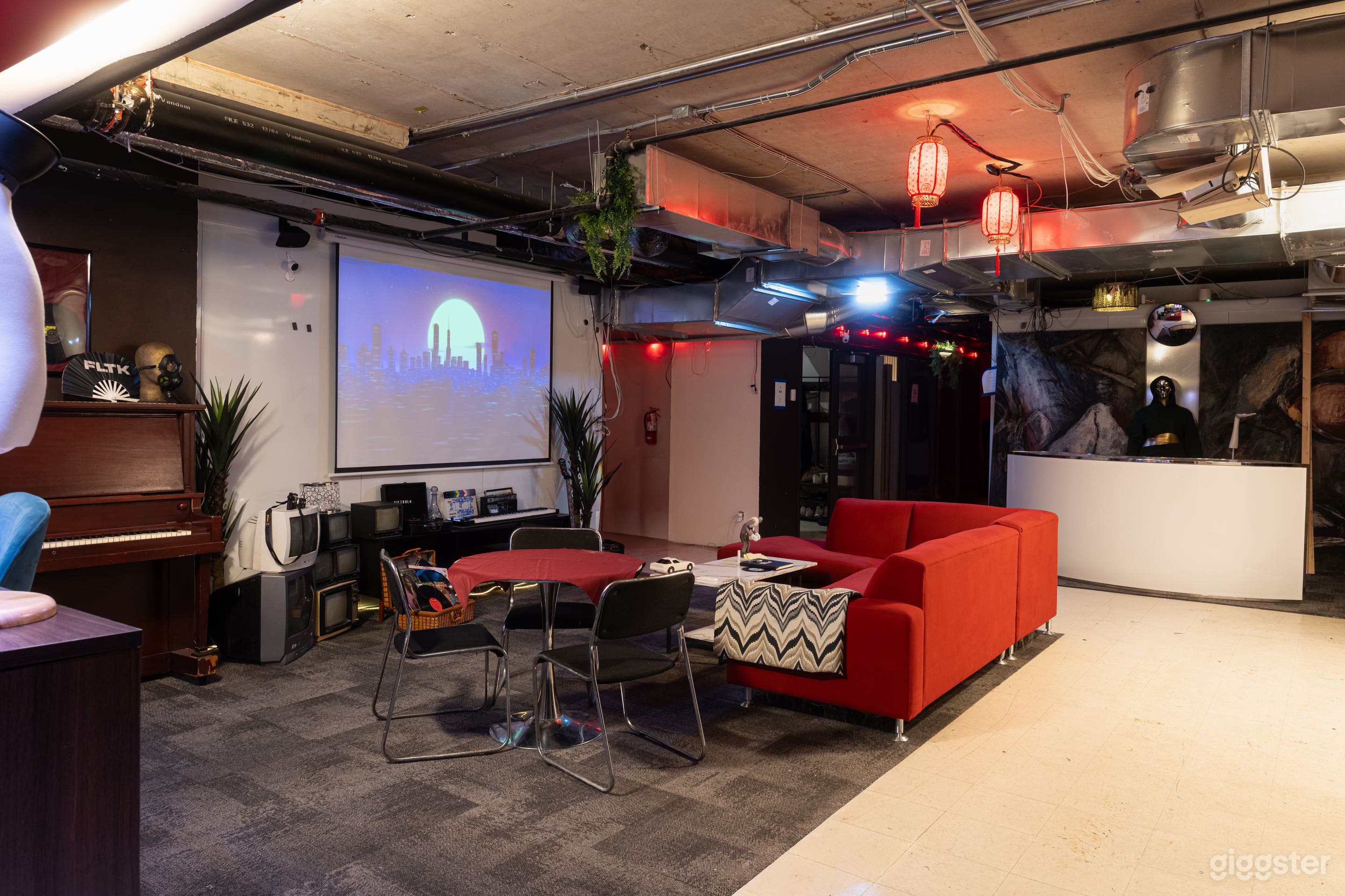 1,700 Sq Ft Creative Event &amp; Performance Space | Chinatown Photo 2